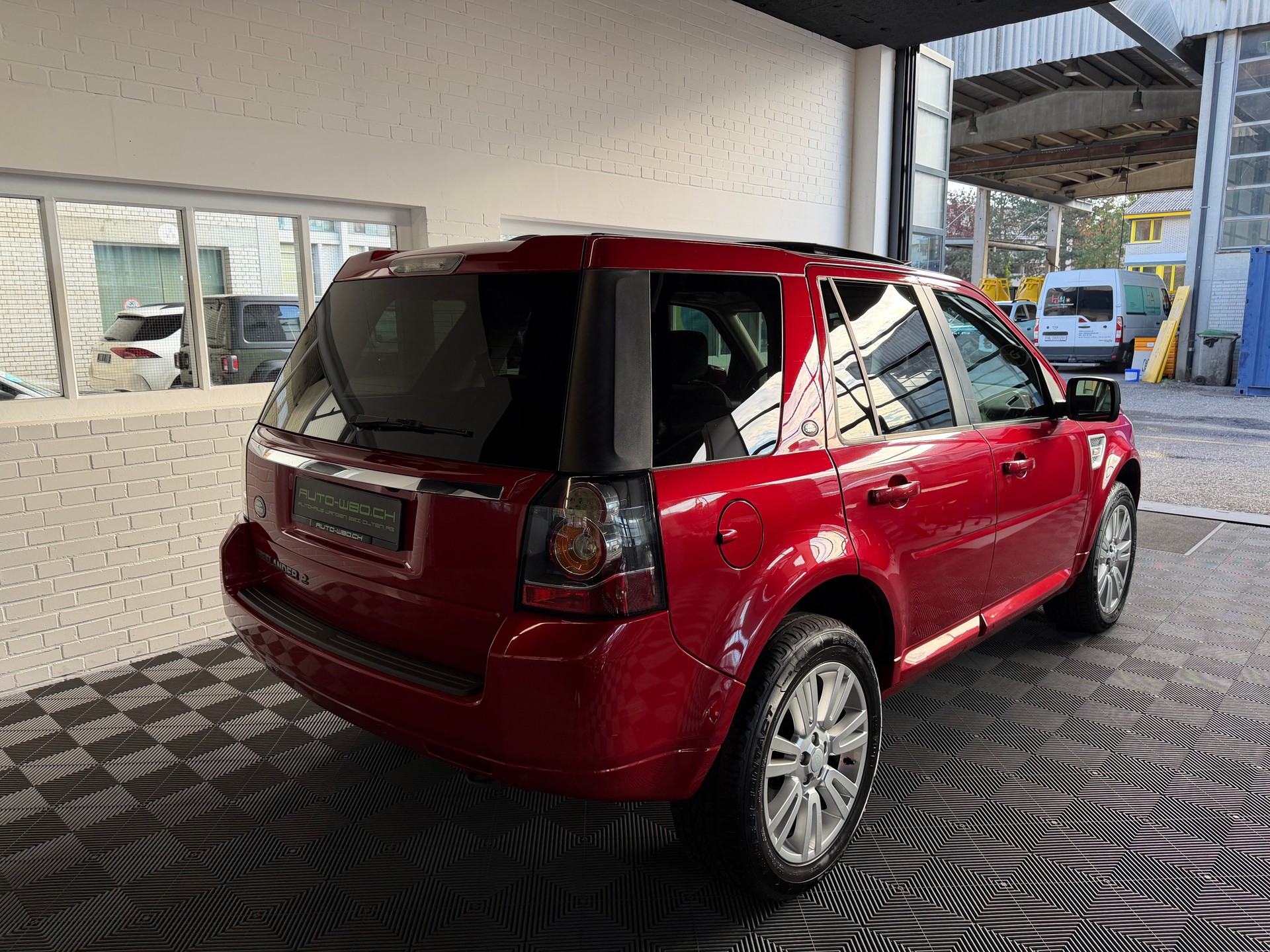 LAND ROVER Freelander 2.2 SD4 Dynamic Automatic-showroom-element-2
