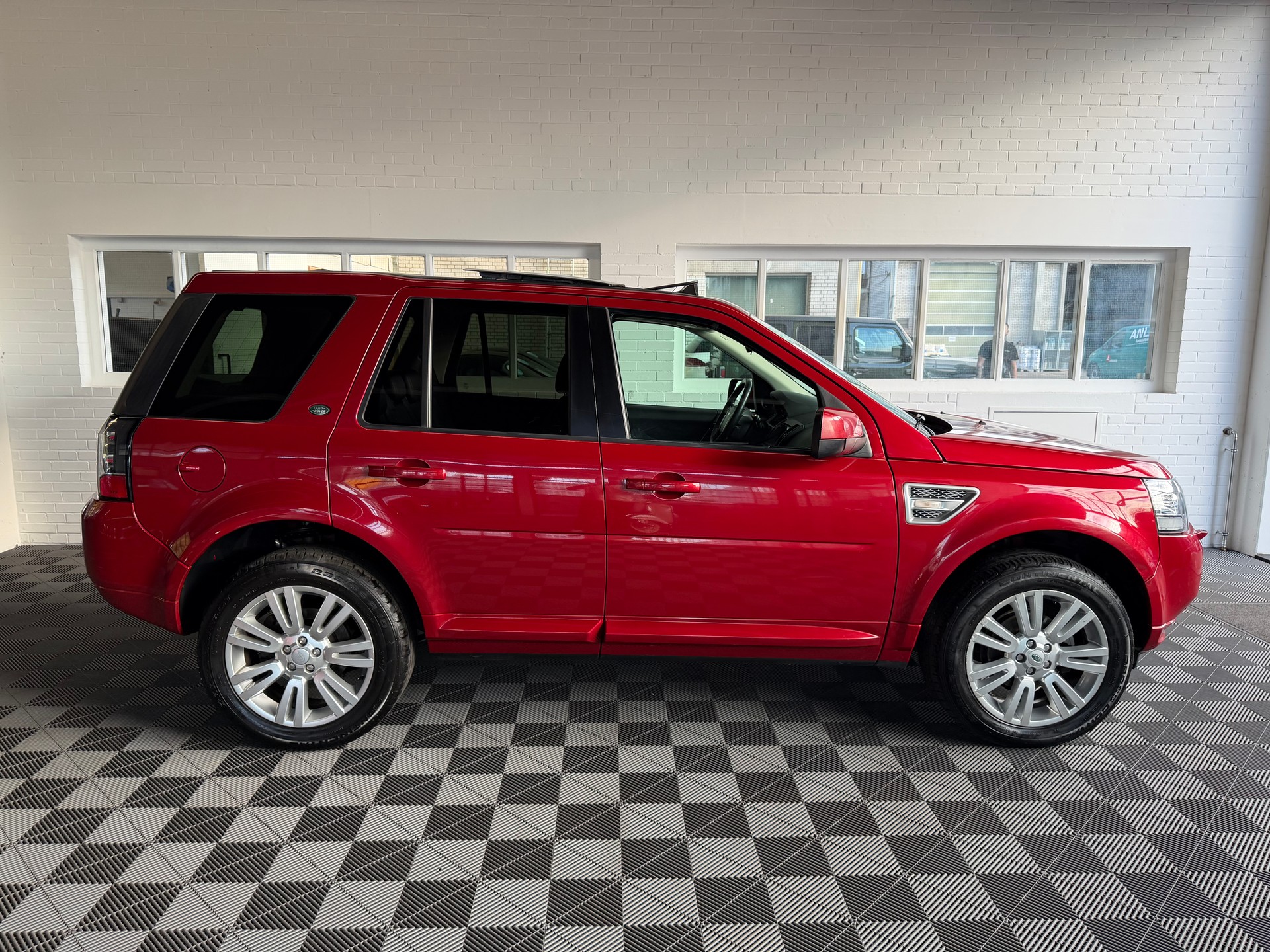 LAND ROVER Freelander 2.2 SD4 Dynamic Automatic-showroom-element-1