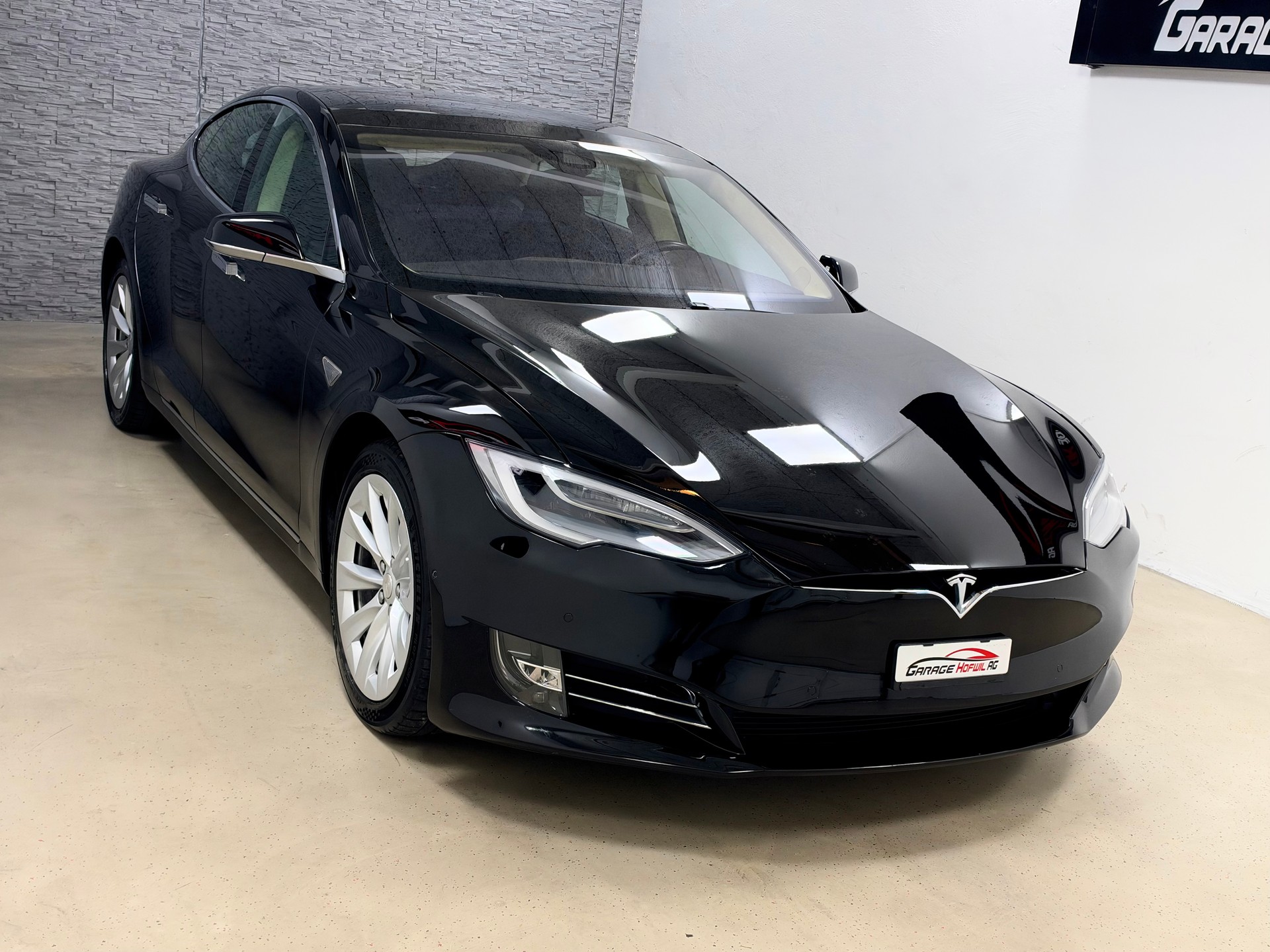 TESLA Model S 75 D FREE SUPERCHARGER-showroom-element-2