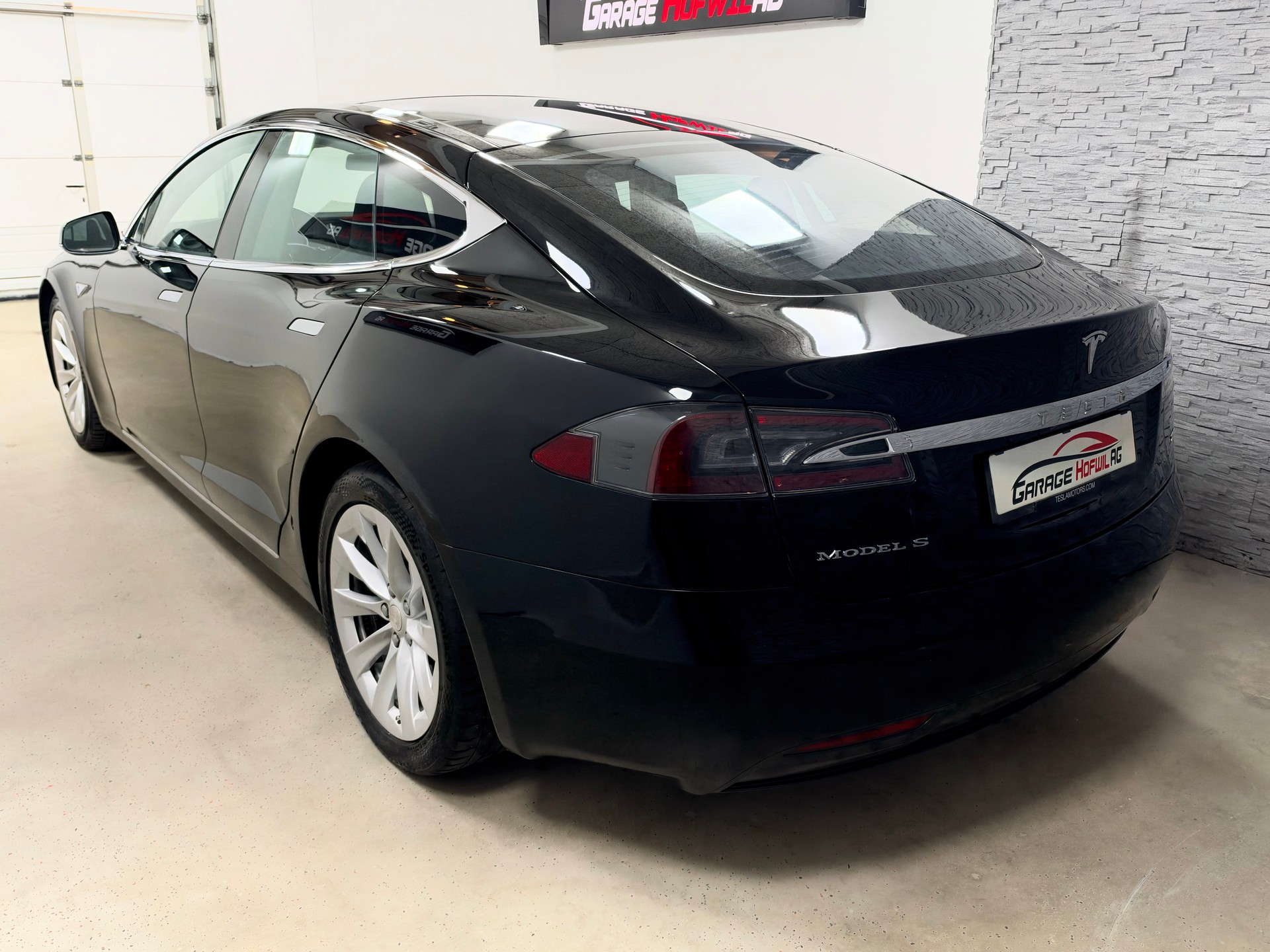 TESLA Model S 75 D FREE SUPERCHARGER-showroom-element-3