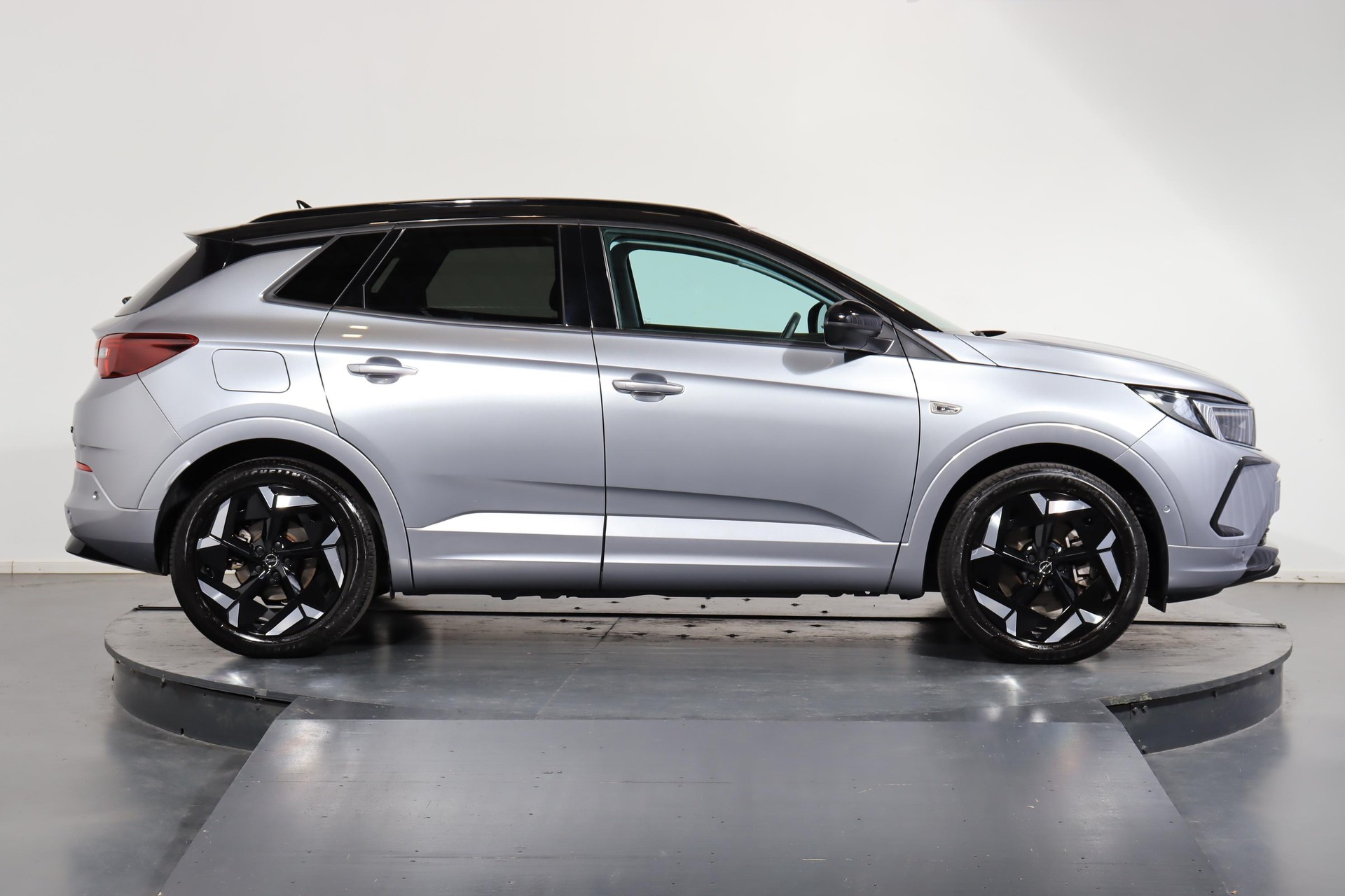 OPEL Grandland 1.6 T PHEV GSE-showroom-element-2