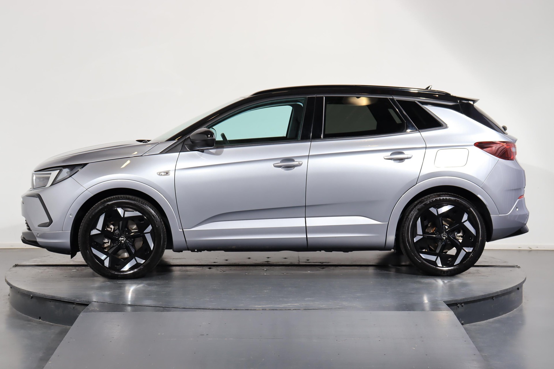 OPEL Grandland 1.6 T PHEV GSE-showroom-element-1