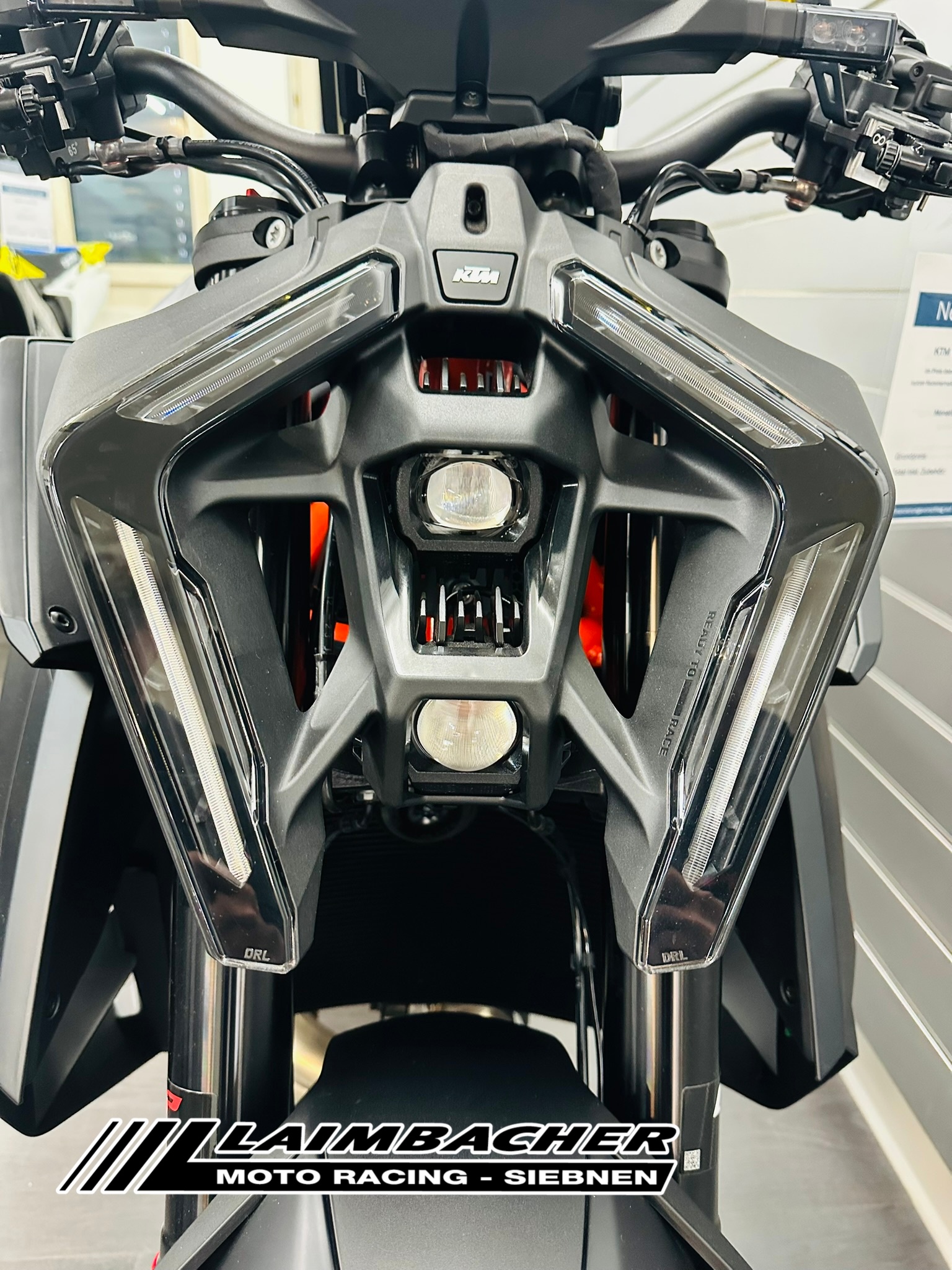 KTM 1390 Super Duke R-showroom-element-3