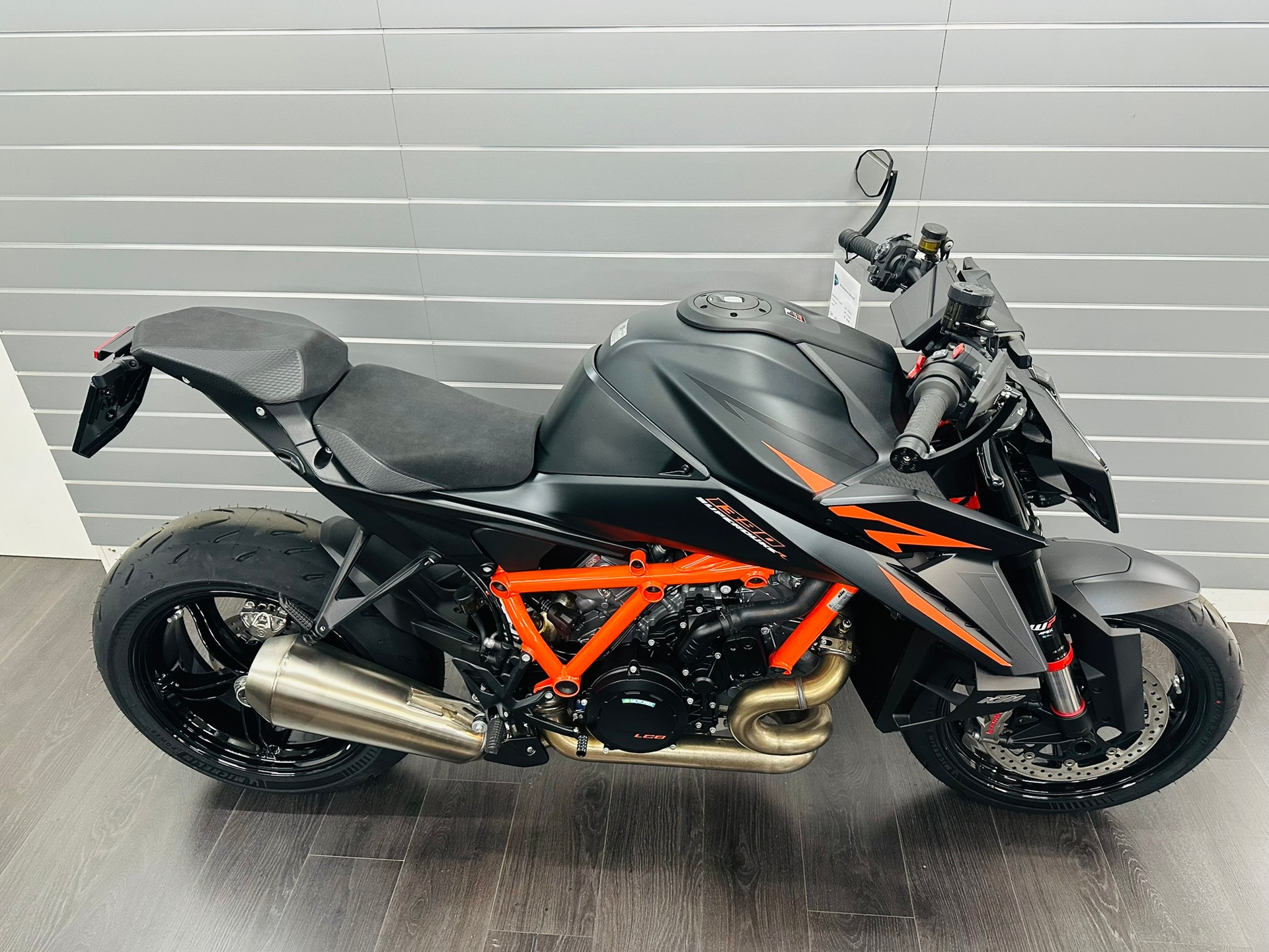 KTM 1390 Super Duke R-image-13