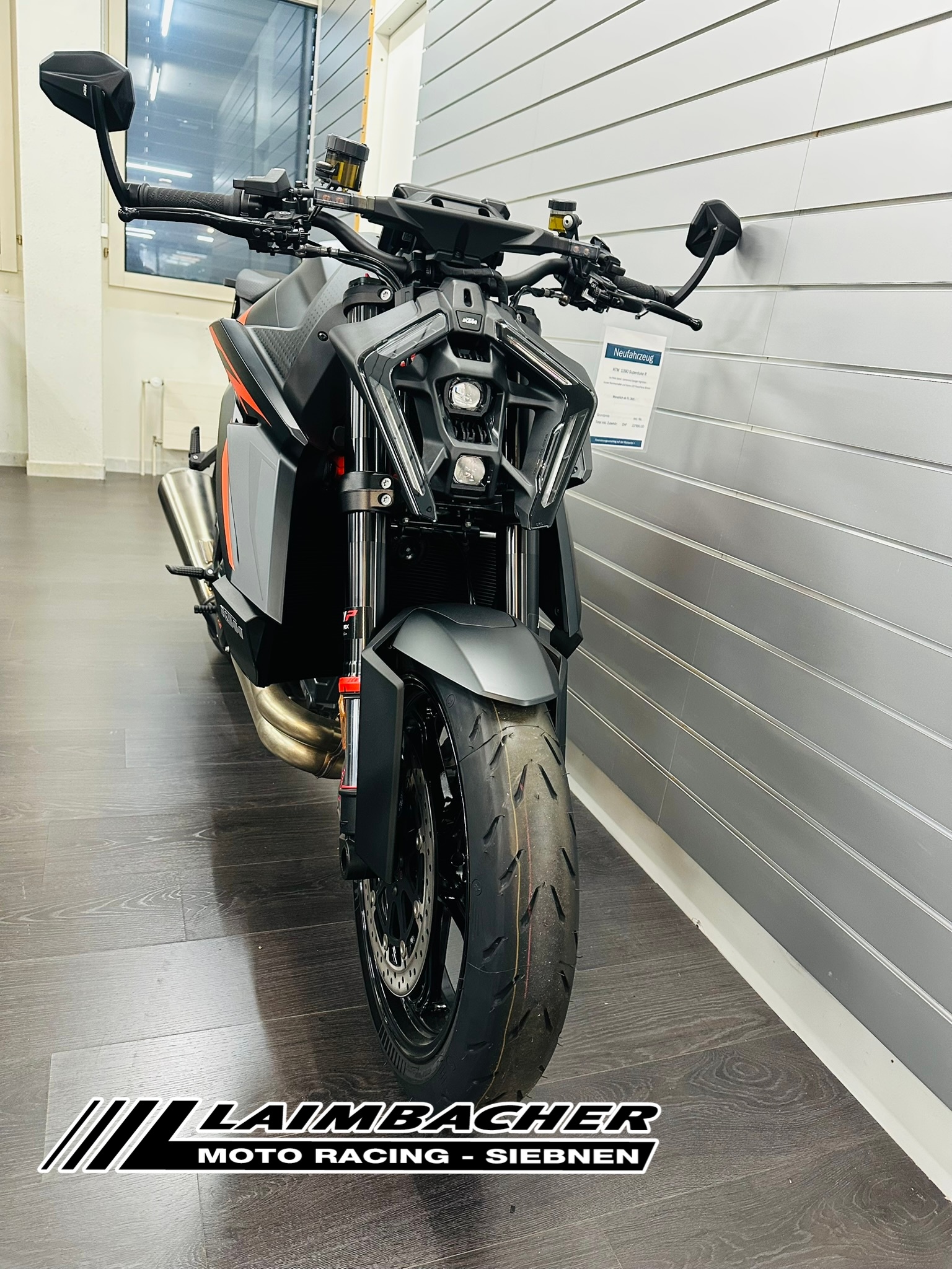 KTM 1390 Super Duke R-showroom-element-2