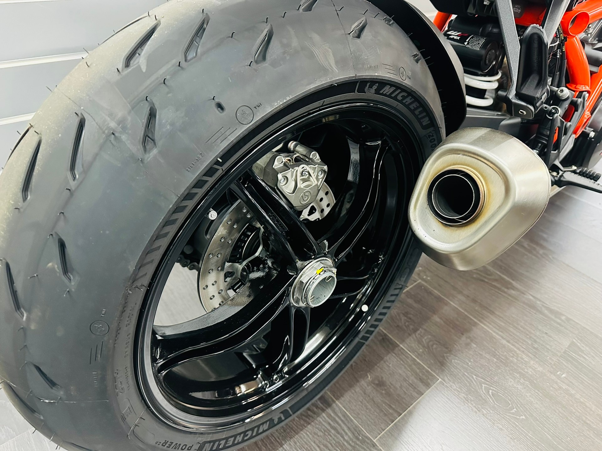 KTM 1390 Super Duke R-image-8