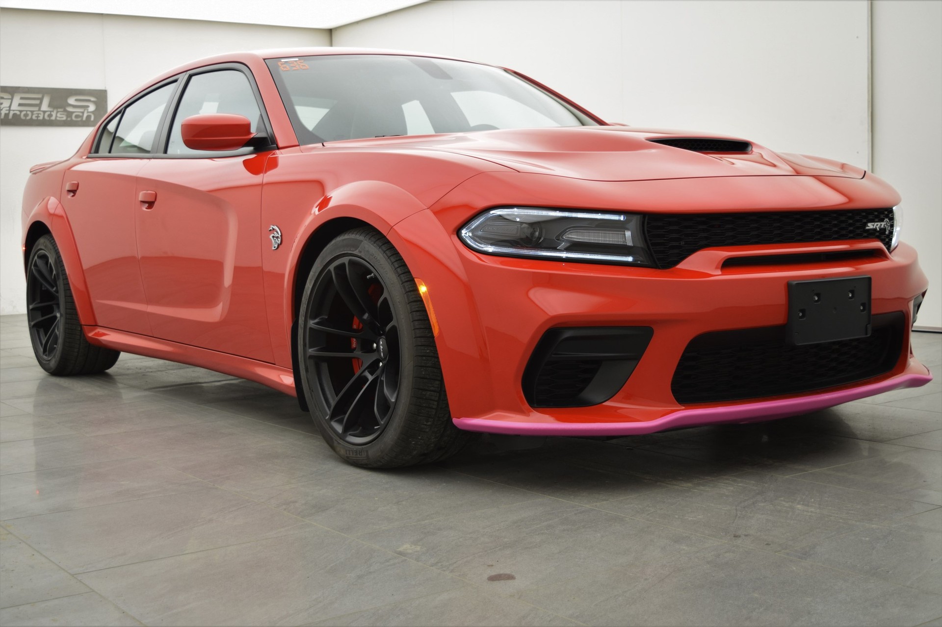 DODGE Charger SRT Hellcat Widebody-showroom-element-1
