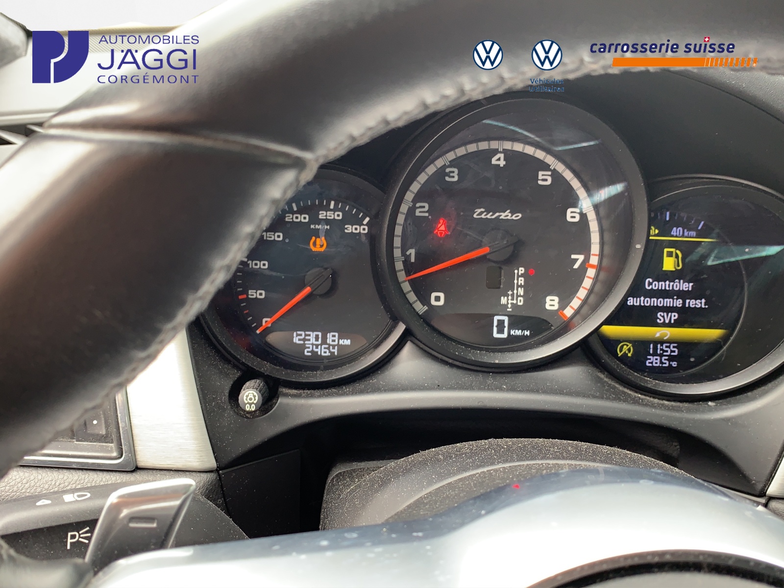 PORSCHE Macan Turbo-image-10