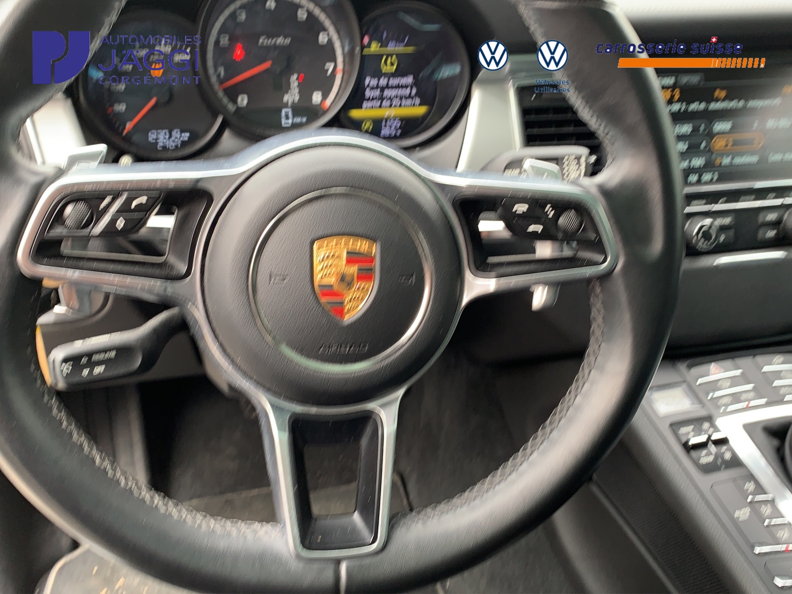 PORSCHE Macan Turbo-image-9