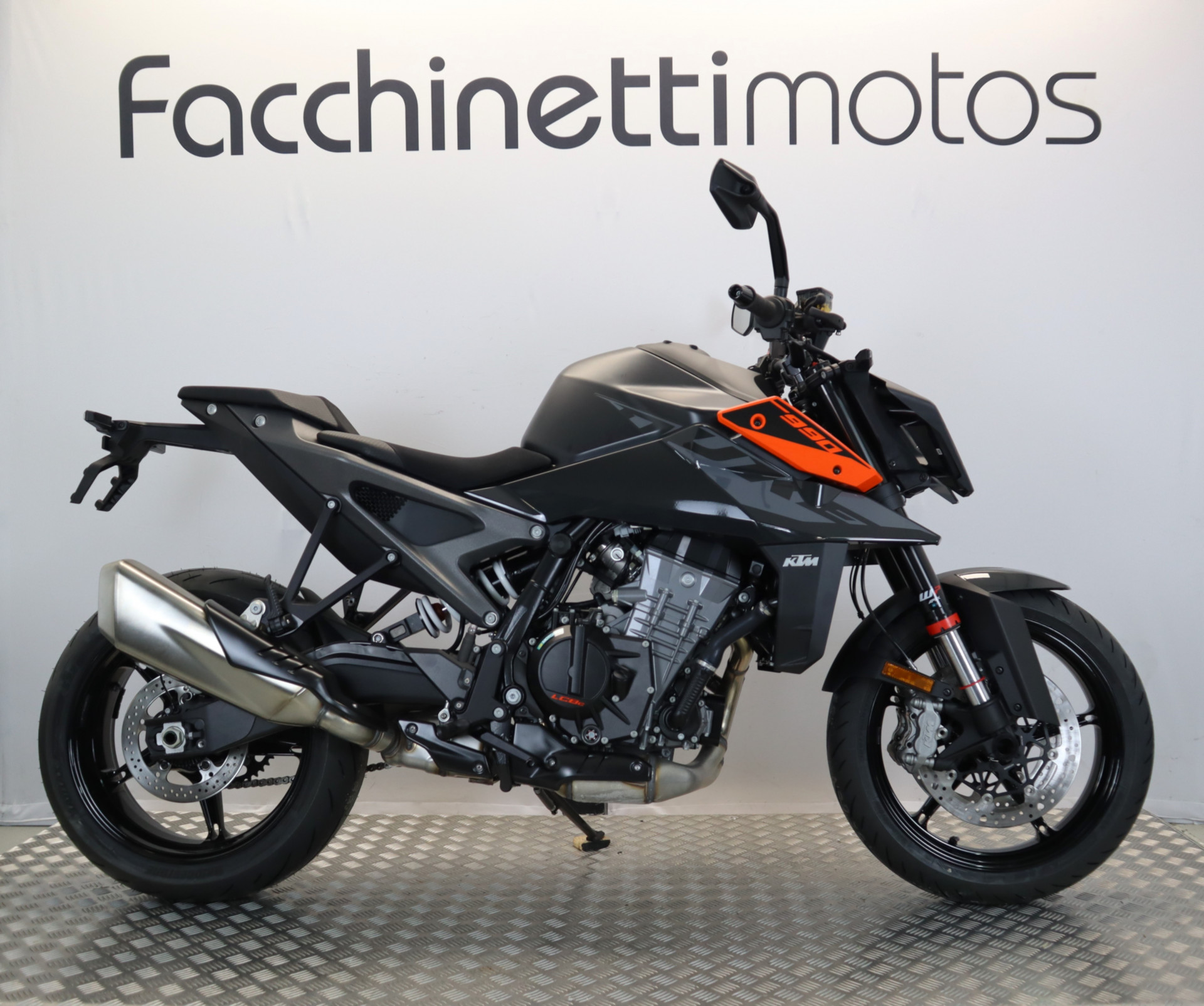 KTM 990 Duke-image-0