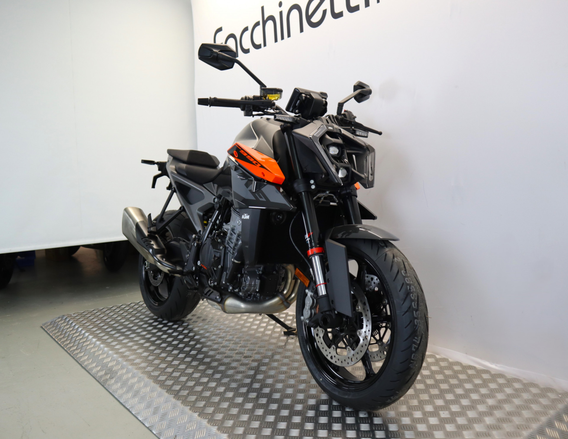 KTM 990 Duke-image-1