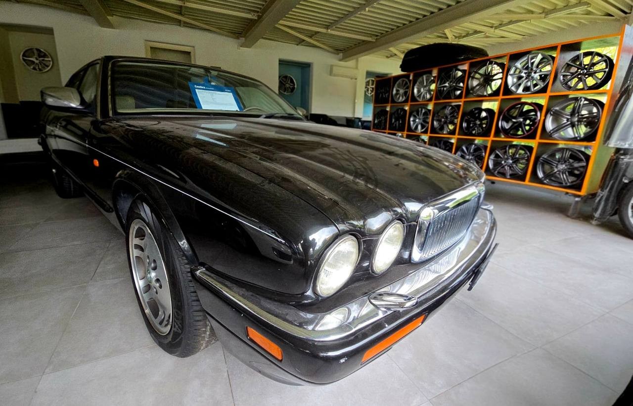 JAGUAR XJ 3.2 Executive