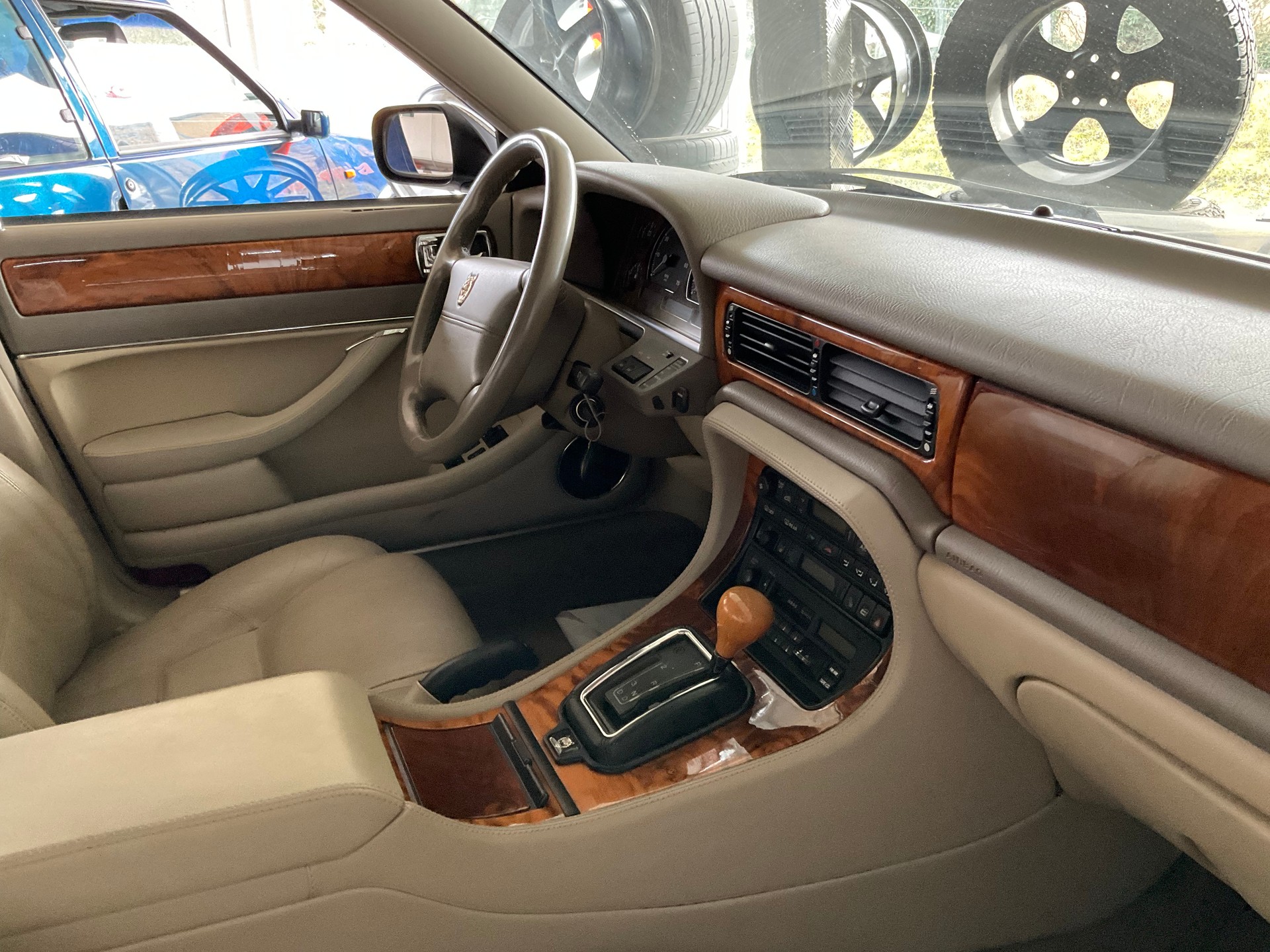 JAGUAR XJ 3.2 Executive-image-8