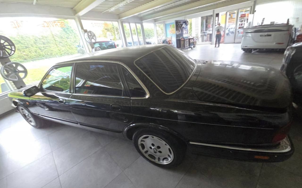 JAGUAR XJ 3.2 Executive-image-4