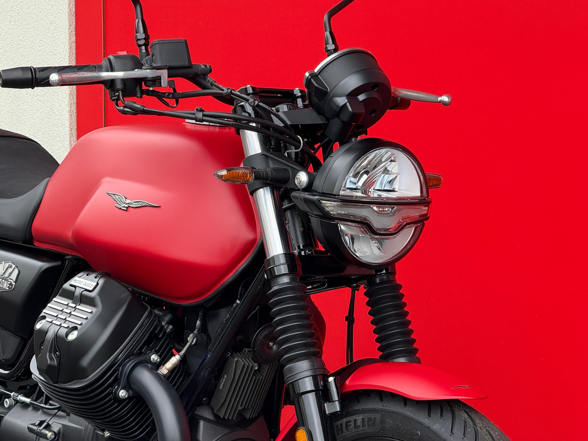 MOTO GUZZI V7 IV 850 Stone-image-3