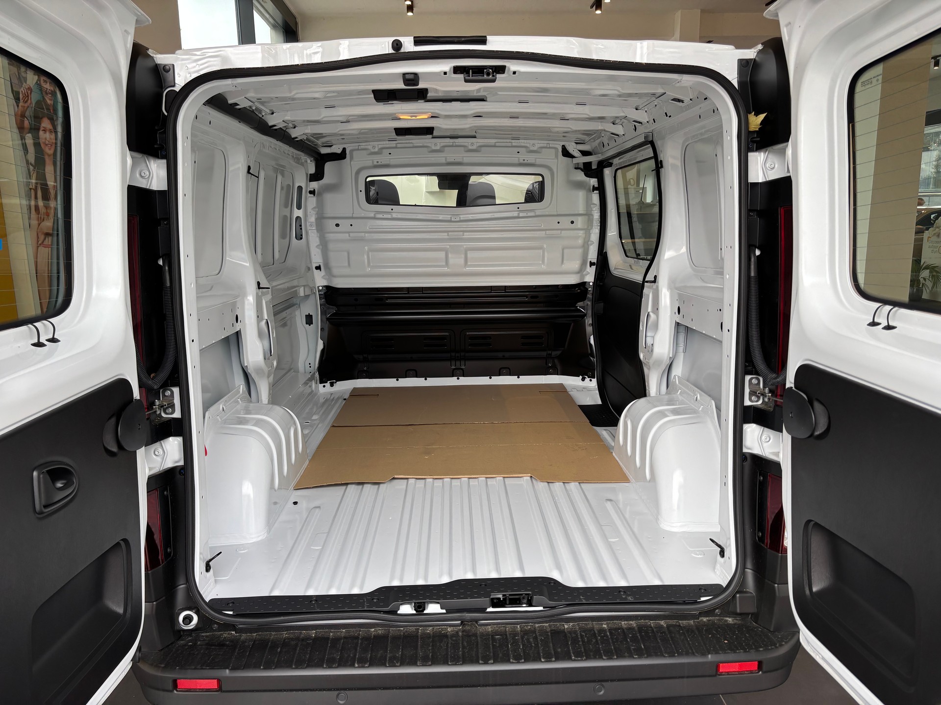 RENAULT Trafic 2.0 Blue dCi 130 Advance L1H1 EN-image-10