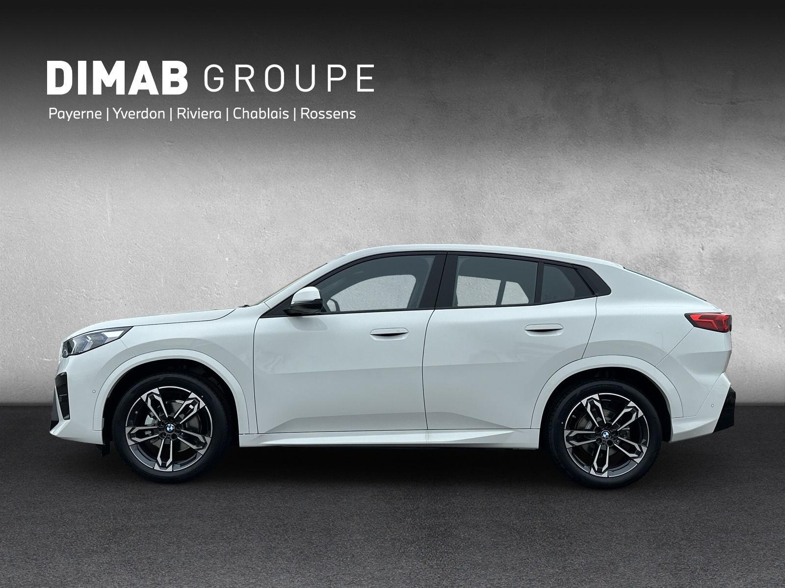 BMW iX2 eDrive 20 M Sport **Action de leasing à 0.9%**-showroom-element-1