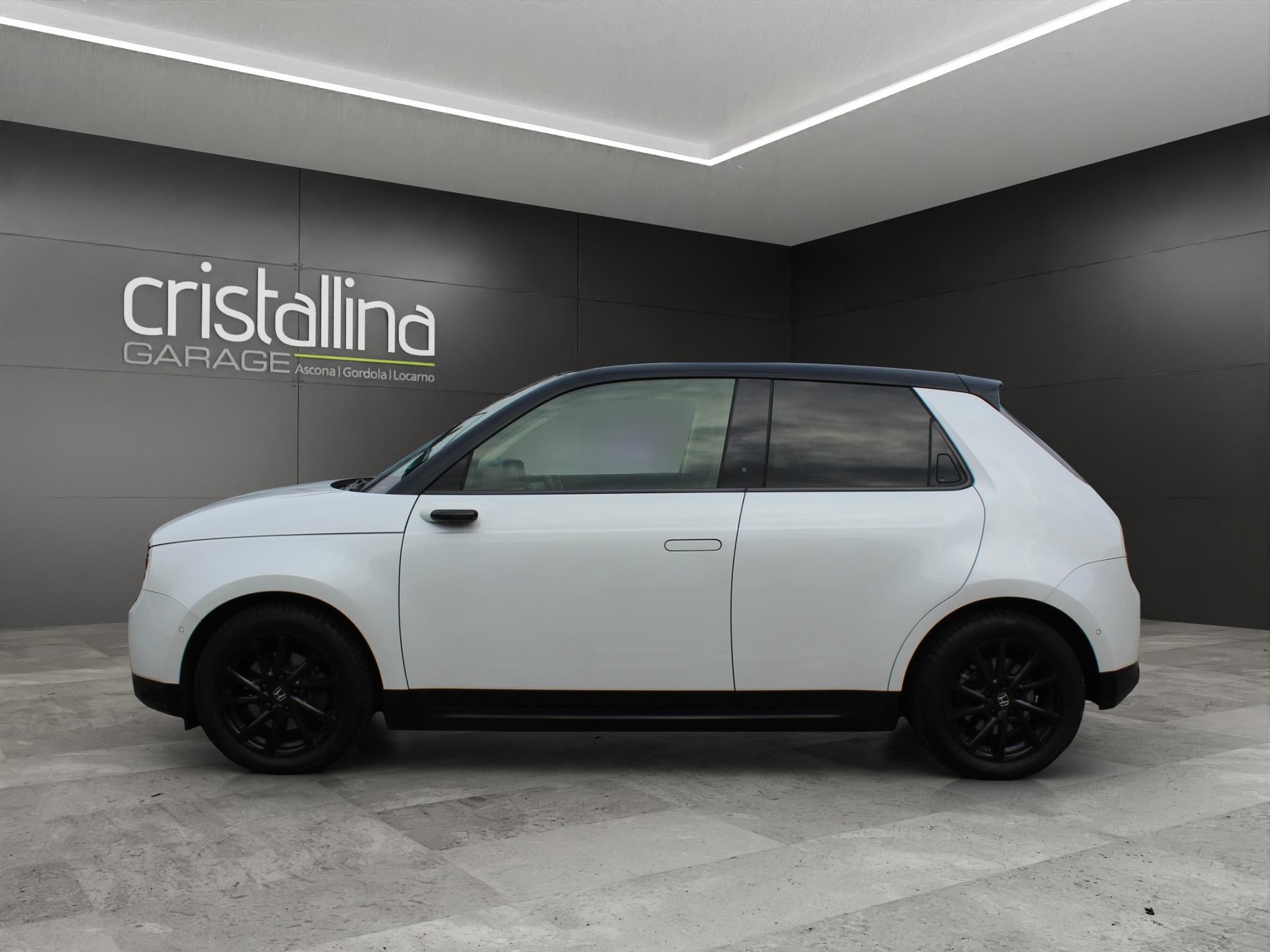 HONDA e electric Advance-showroom-element-1