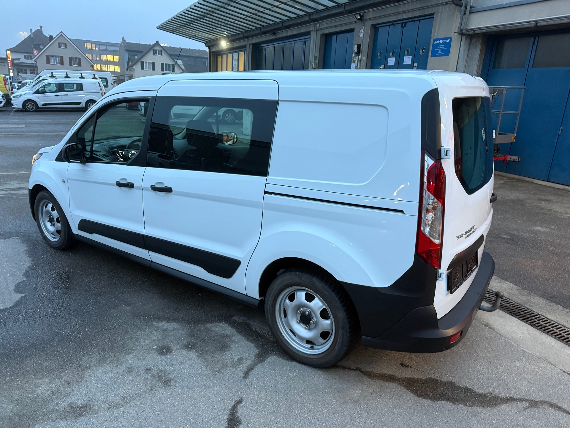 FORD Transit Connect Van T230 DCIV 1.5 EcoBlue Ambi. A-image-2