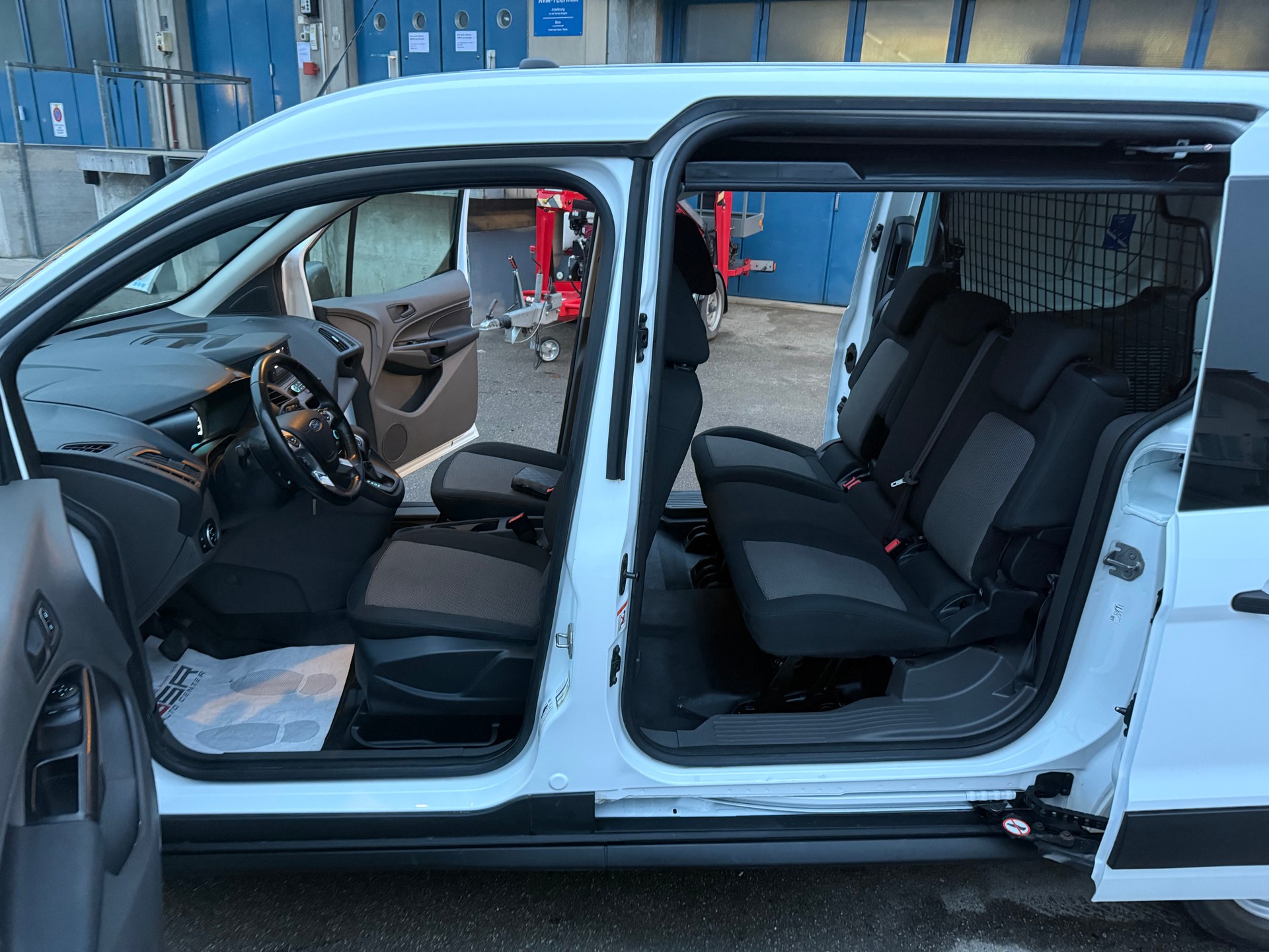 FORD Transit Connect Van T230 DCIV 1.5 EcoBlue Ambi. A-image-5