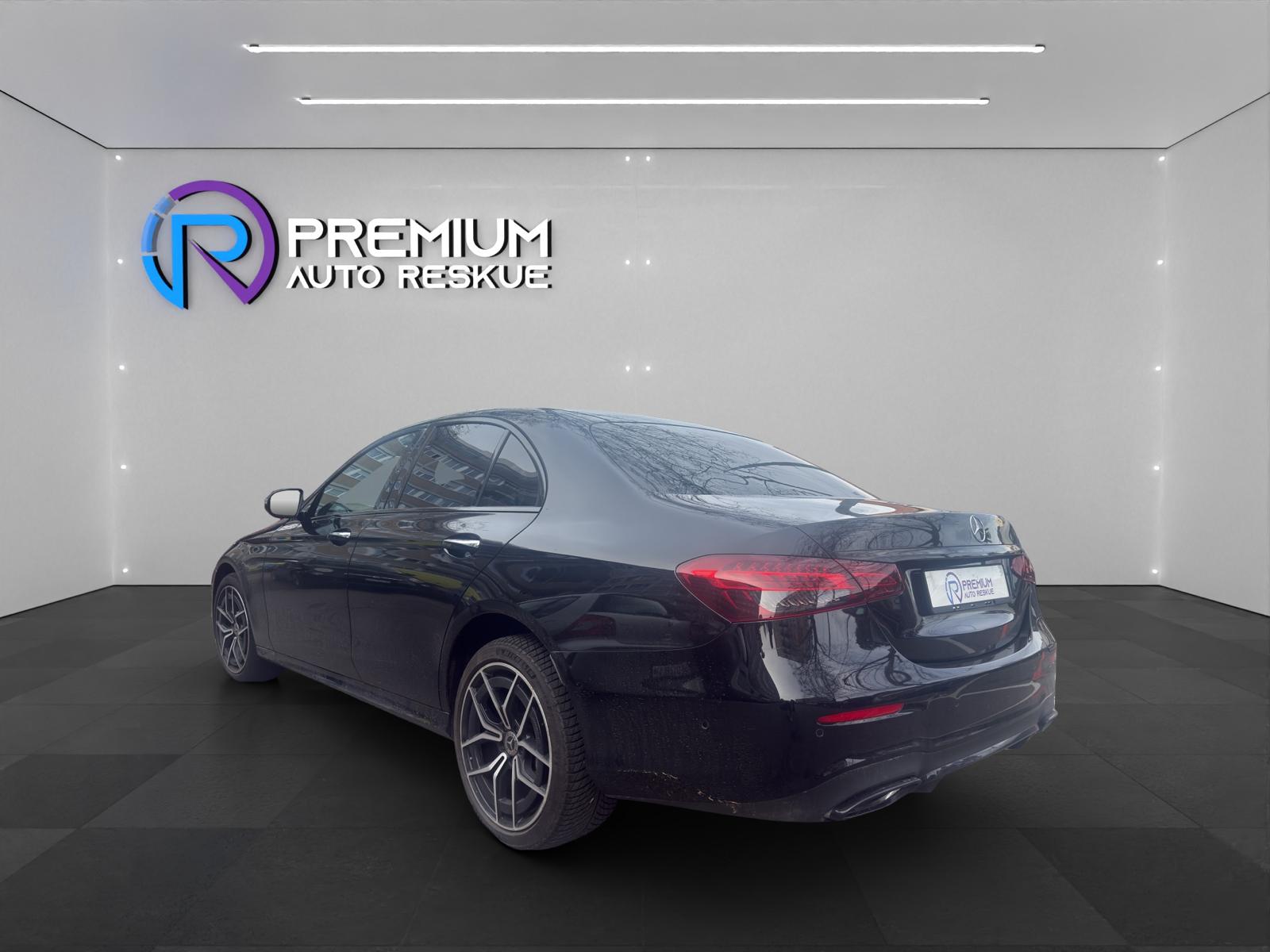 MERCEDES-BENZ E 300 e 4Matic AMG Line 9G-Tronic-showroom-element-3