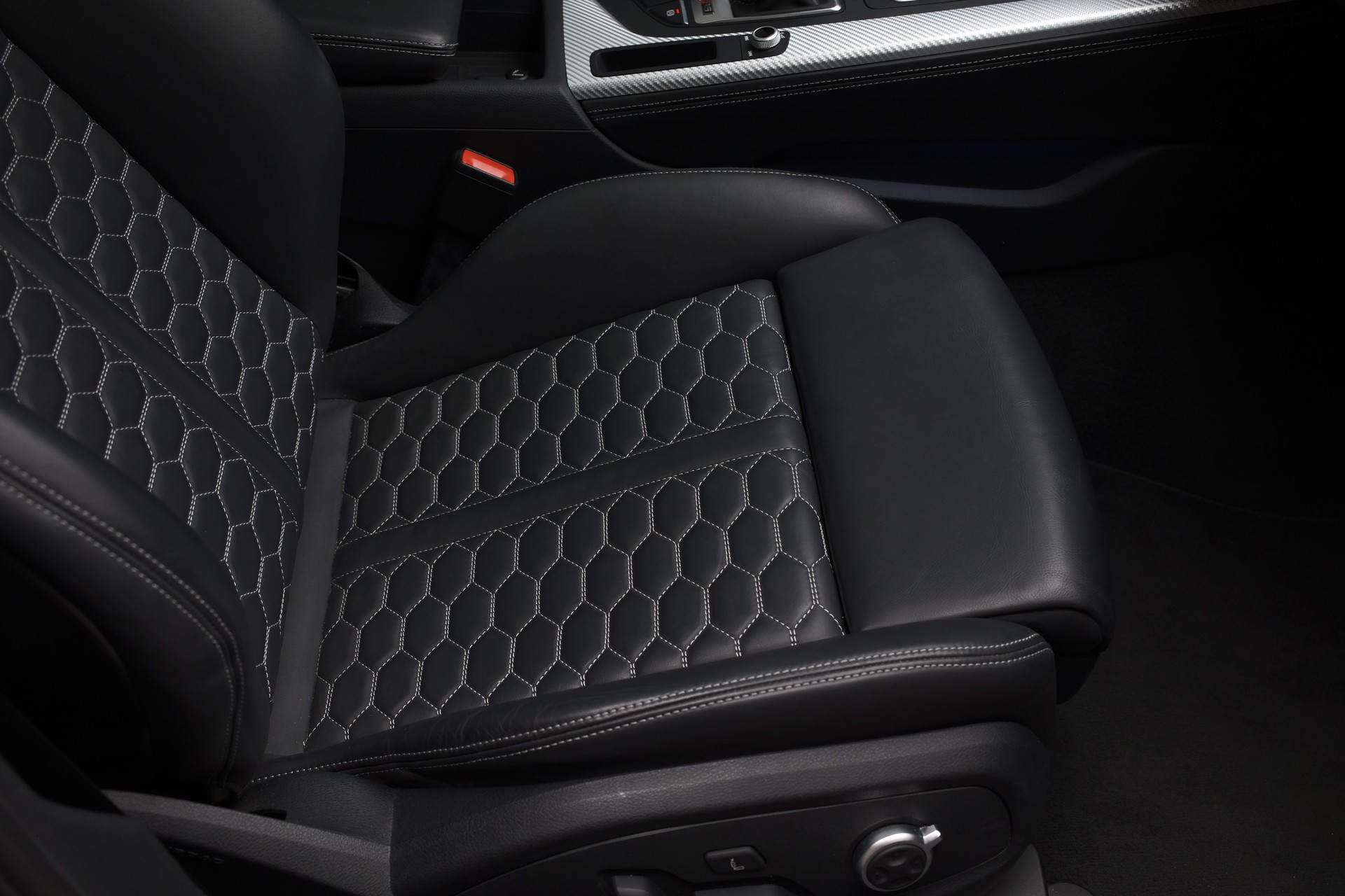 AUDI RS4 Avant 2.9 TFSI quattro tiptronic-image-16