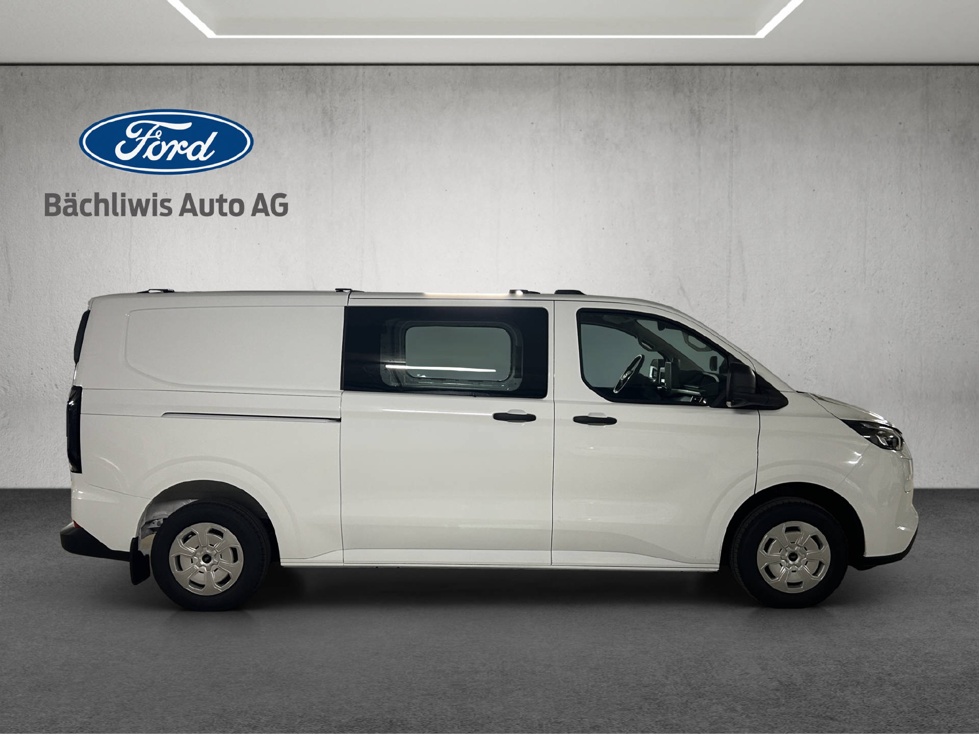 FORD Transit Custom Van 320 L2 2.5 Duratec 233 Trend PHEV-image-5