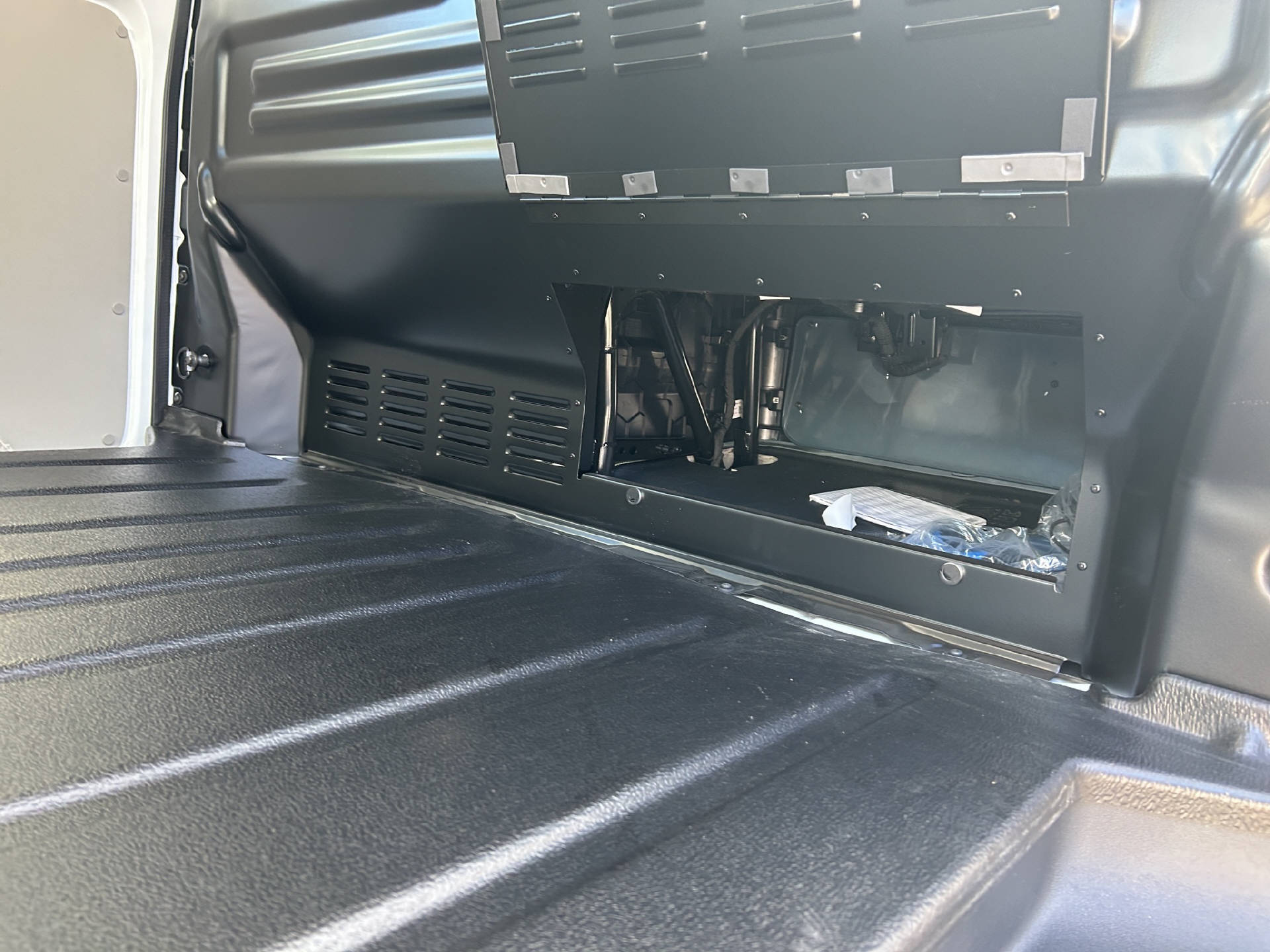 FORD Transit Custom Van 320 L2 2.5 Duratec 233 Trend PHEV-image-26