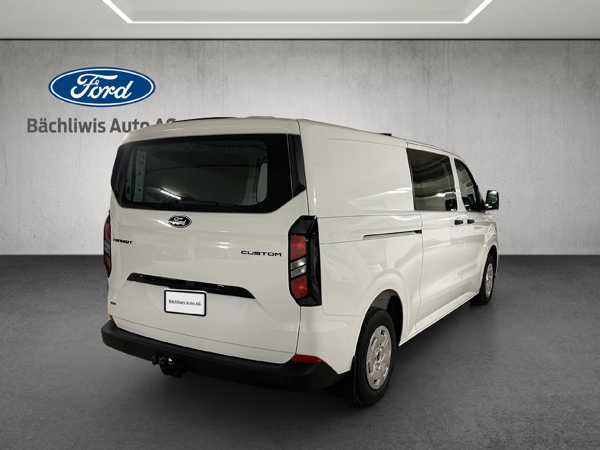FORD Transit Custom Van 320 L2 2.5 Duratec 233 Trend PHEV-image-4