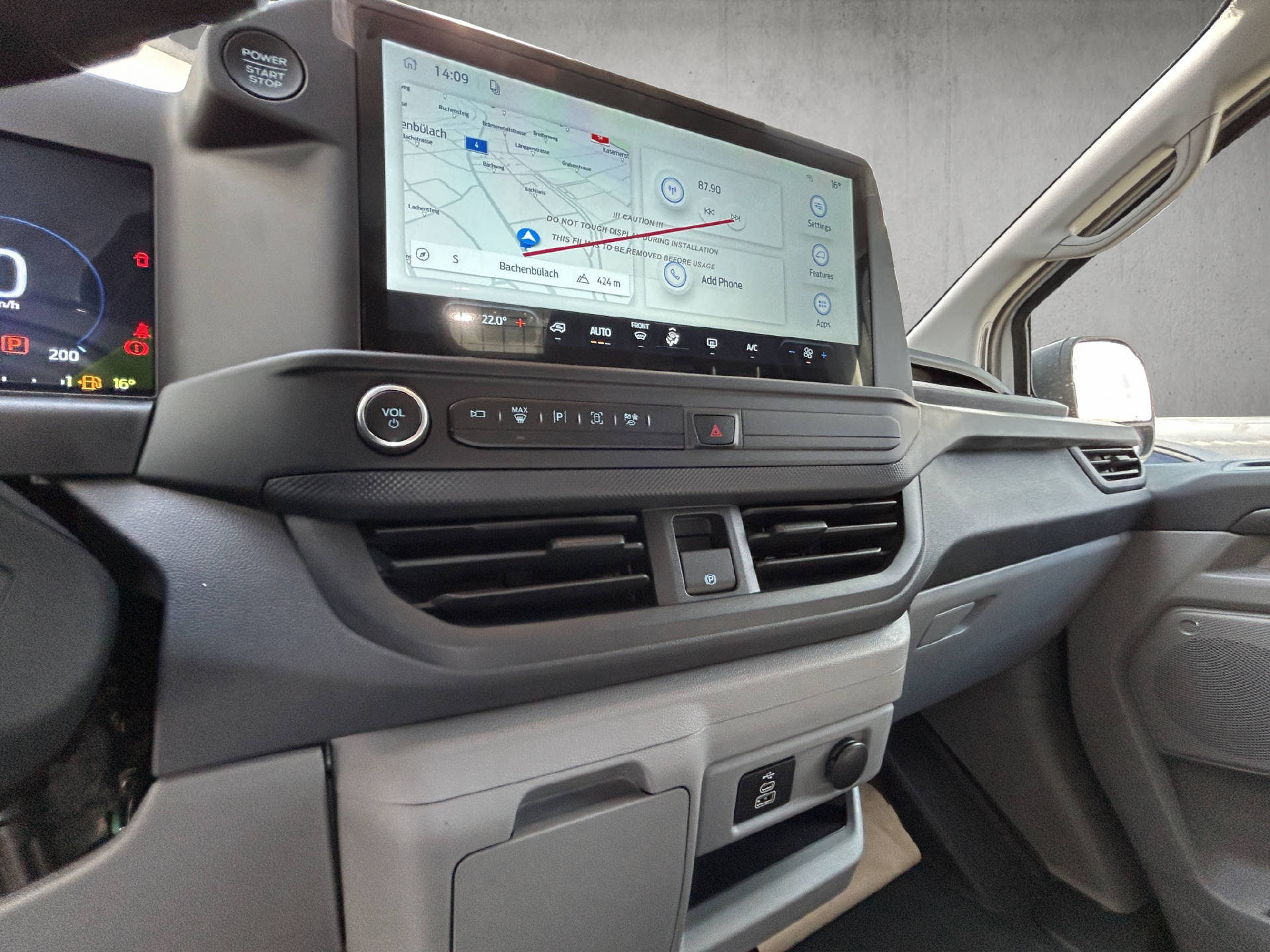 FORD Transit Custom Van 320 L2 2.5 Duratec 233 Trend PHEV-image-15
