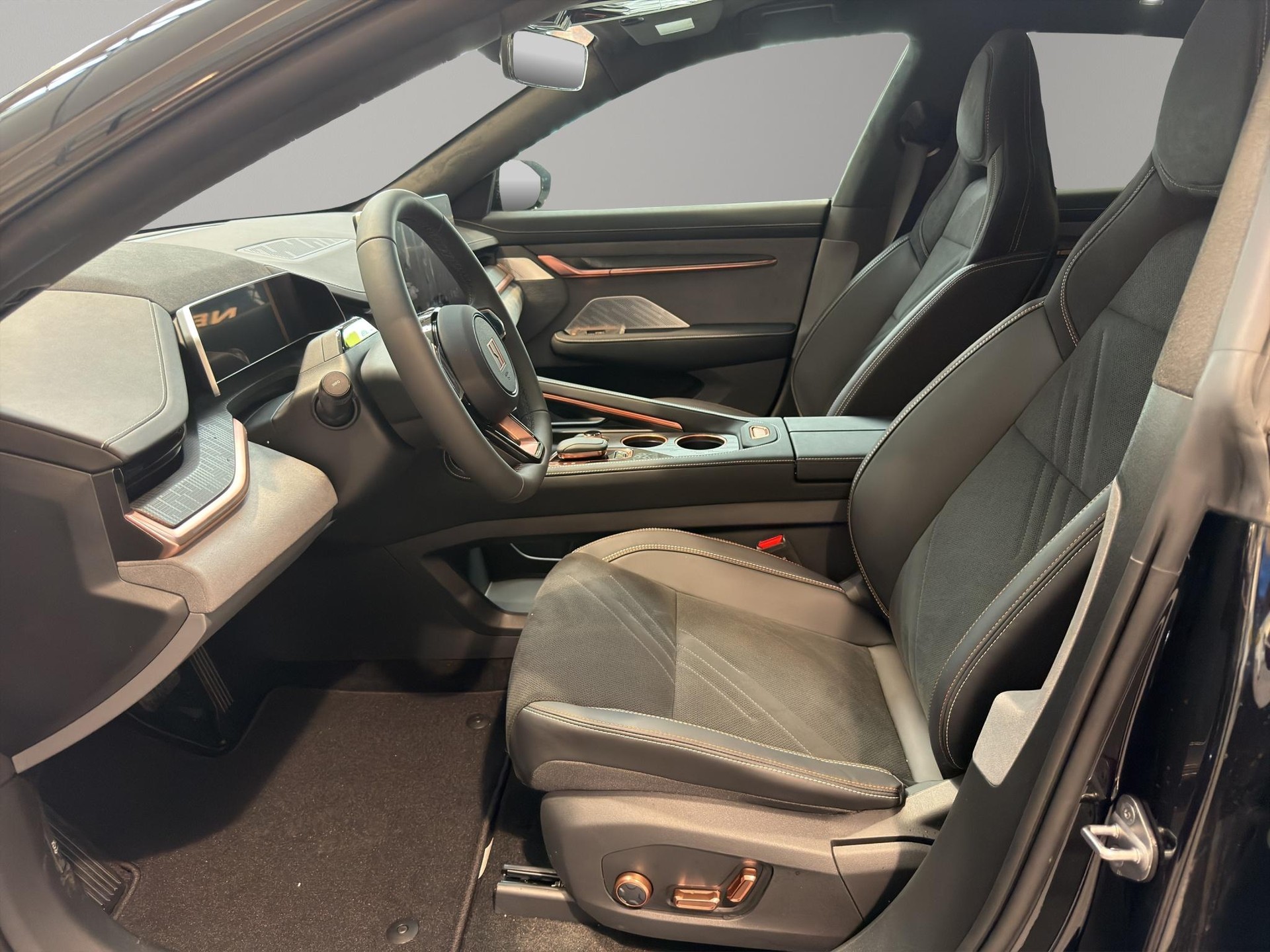 ZEEKR 001 Performance AWD-showroom-element-1