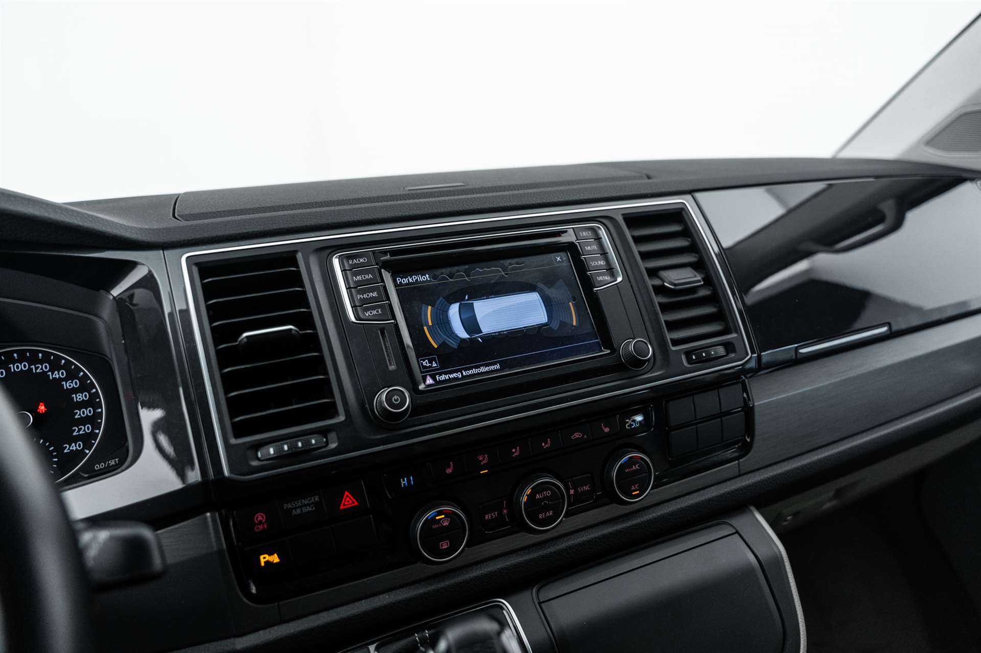 VW T6 California 2.0 TDI Beach Edition-image-16