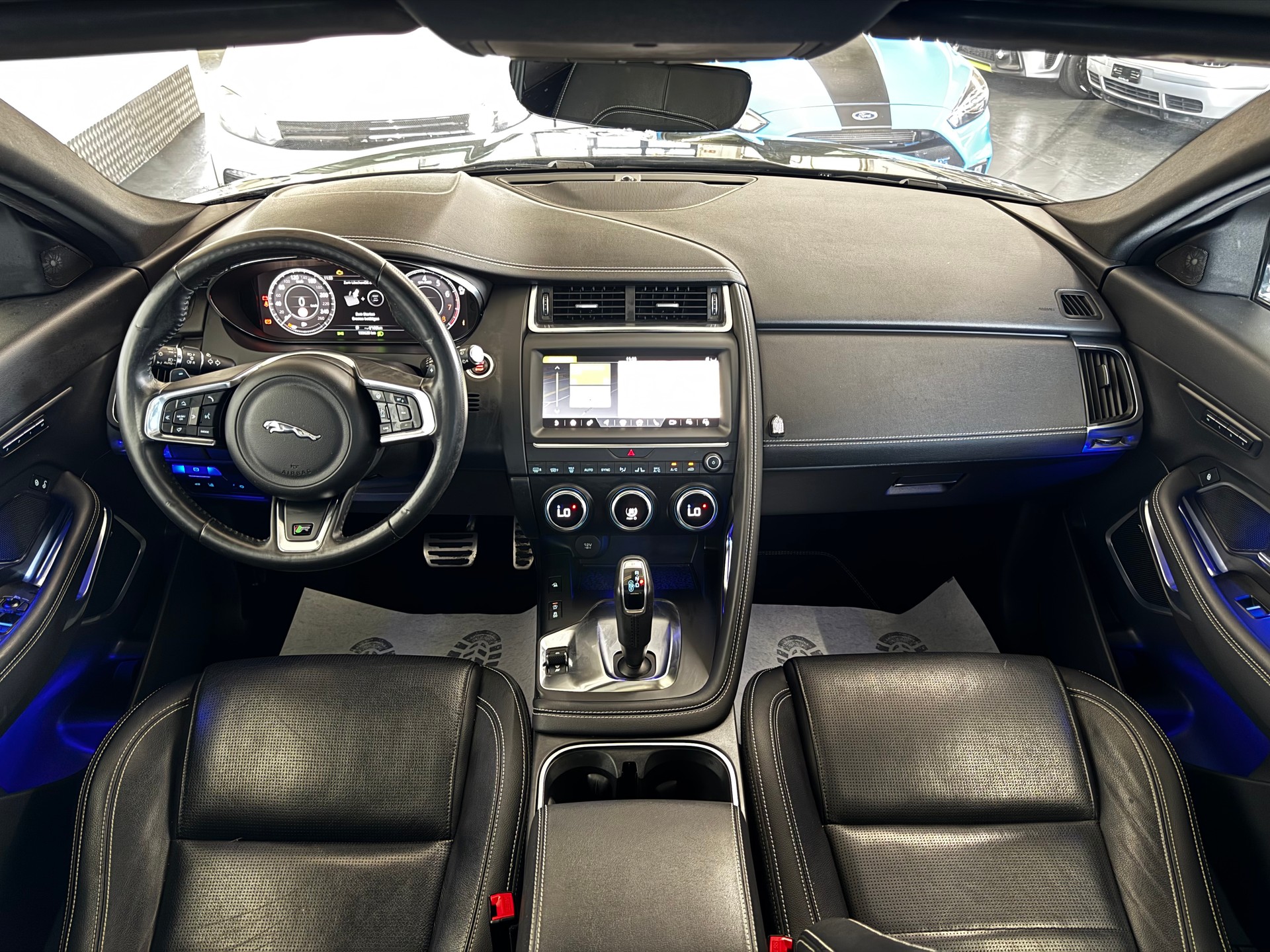 JAGUAR E-Pace 2.0 P250 R-Dynamic SE AWD Automatik-image-14
