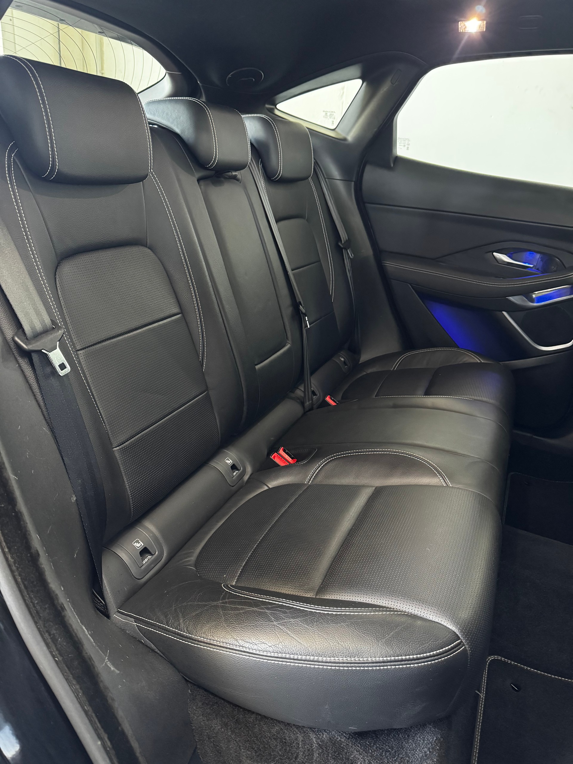 JAGUAR E-Pace 2.0 P250 R-Dynamic SE AWD Automatik-image-22