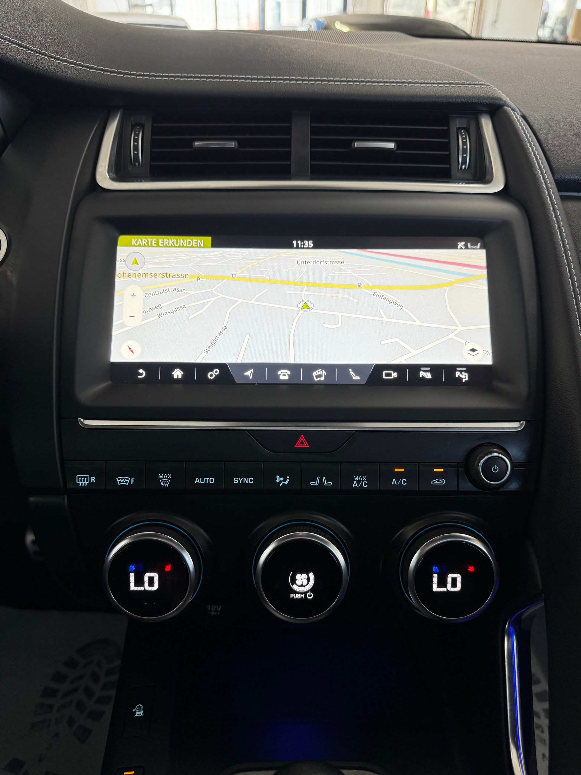 JAGUAR E-Pace 2.0 P250 R-Dynamic SE AWD Automatik-image-16