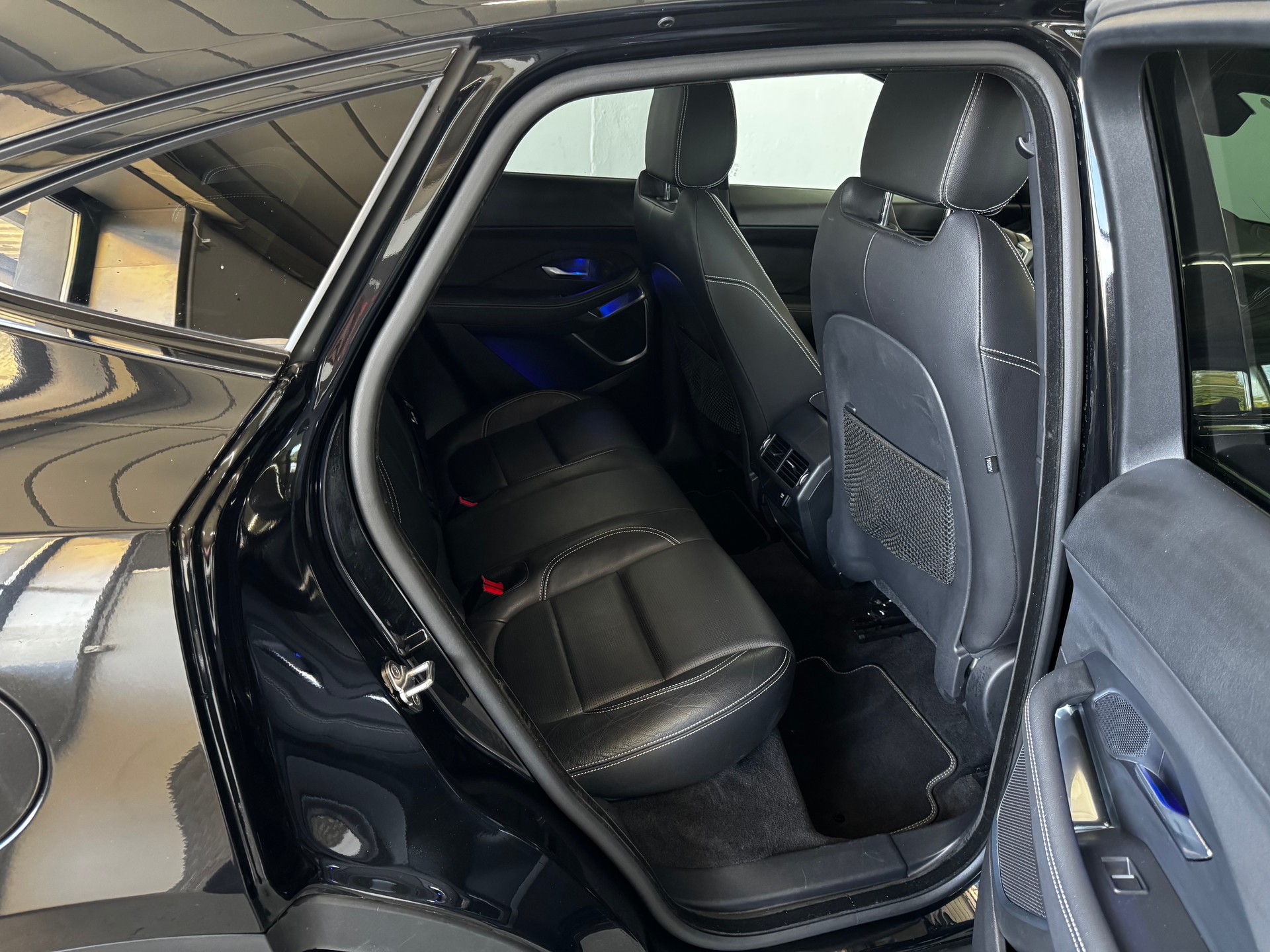 JAGUAR E-Pace 2.0 P250 R-Dynamic SE AWD Automatik-image-21