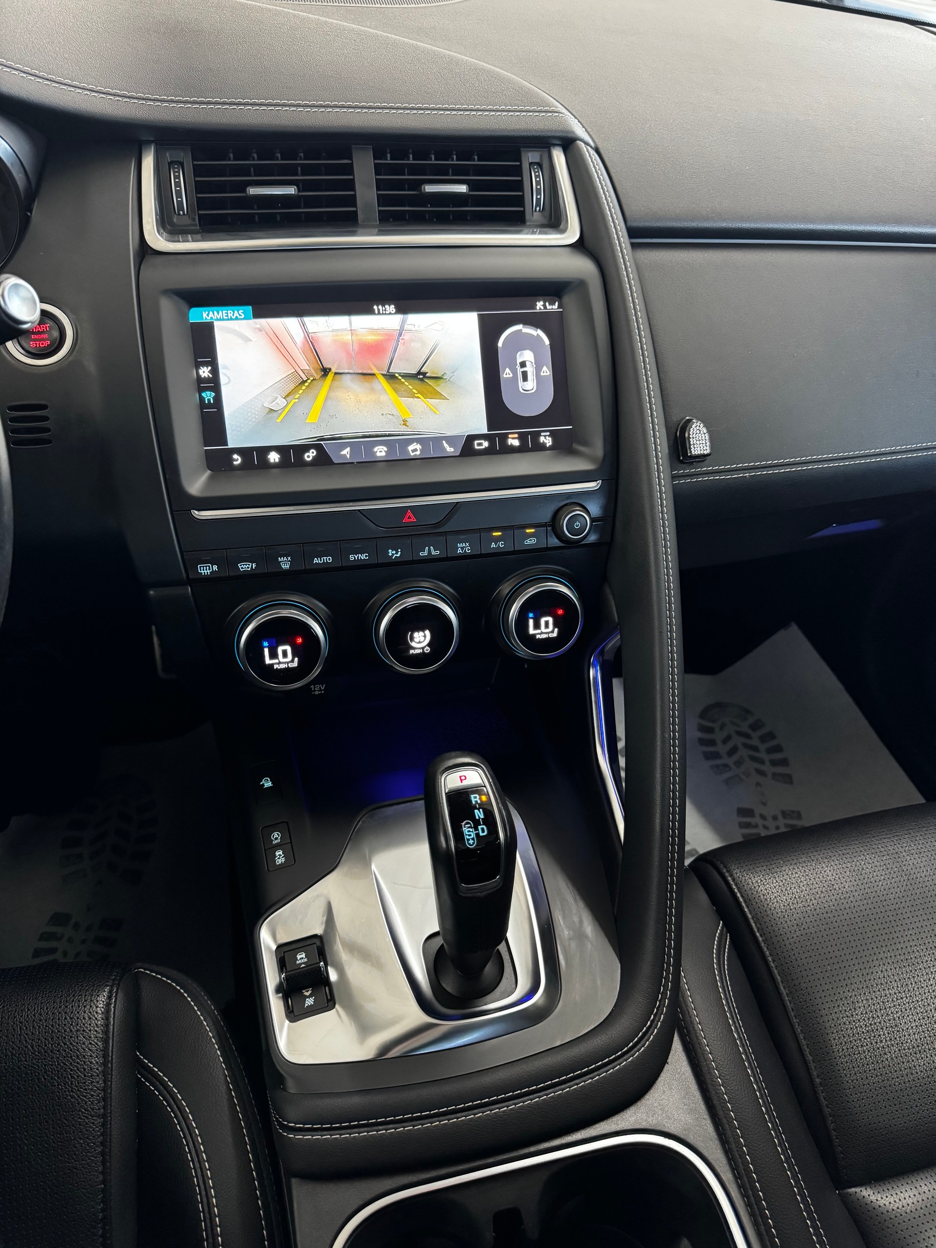 JAGUAR E-Pace 2.0 P250 R-Dynamic SE AWD Automatik-image-17