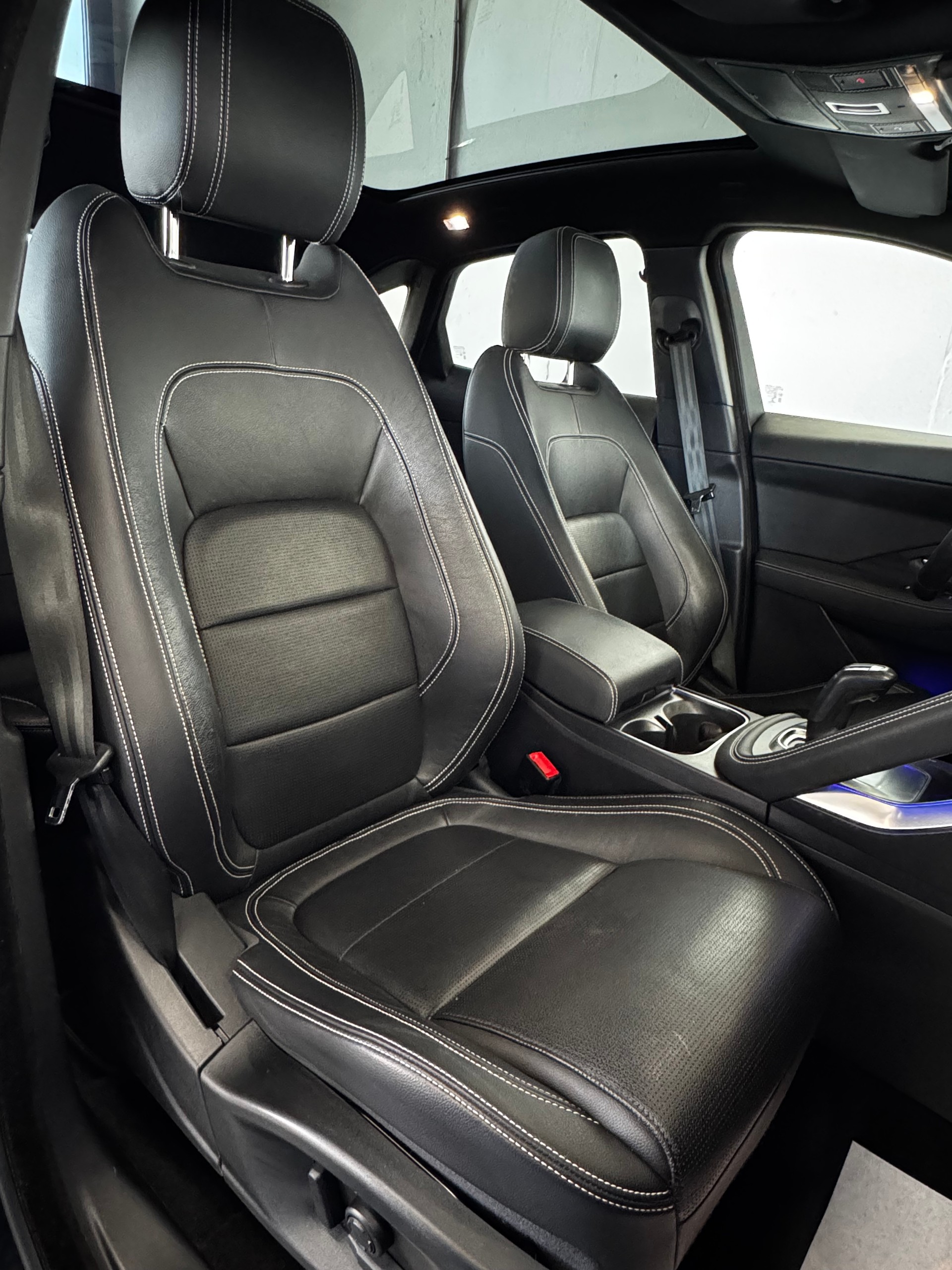 JAGUAR E-Pace 2.0 P250 R-Dynamic SE AWD Automatik-image-20