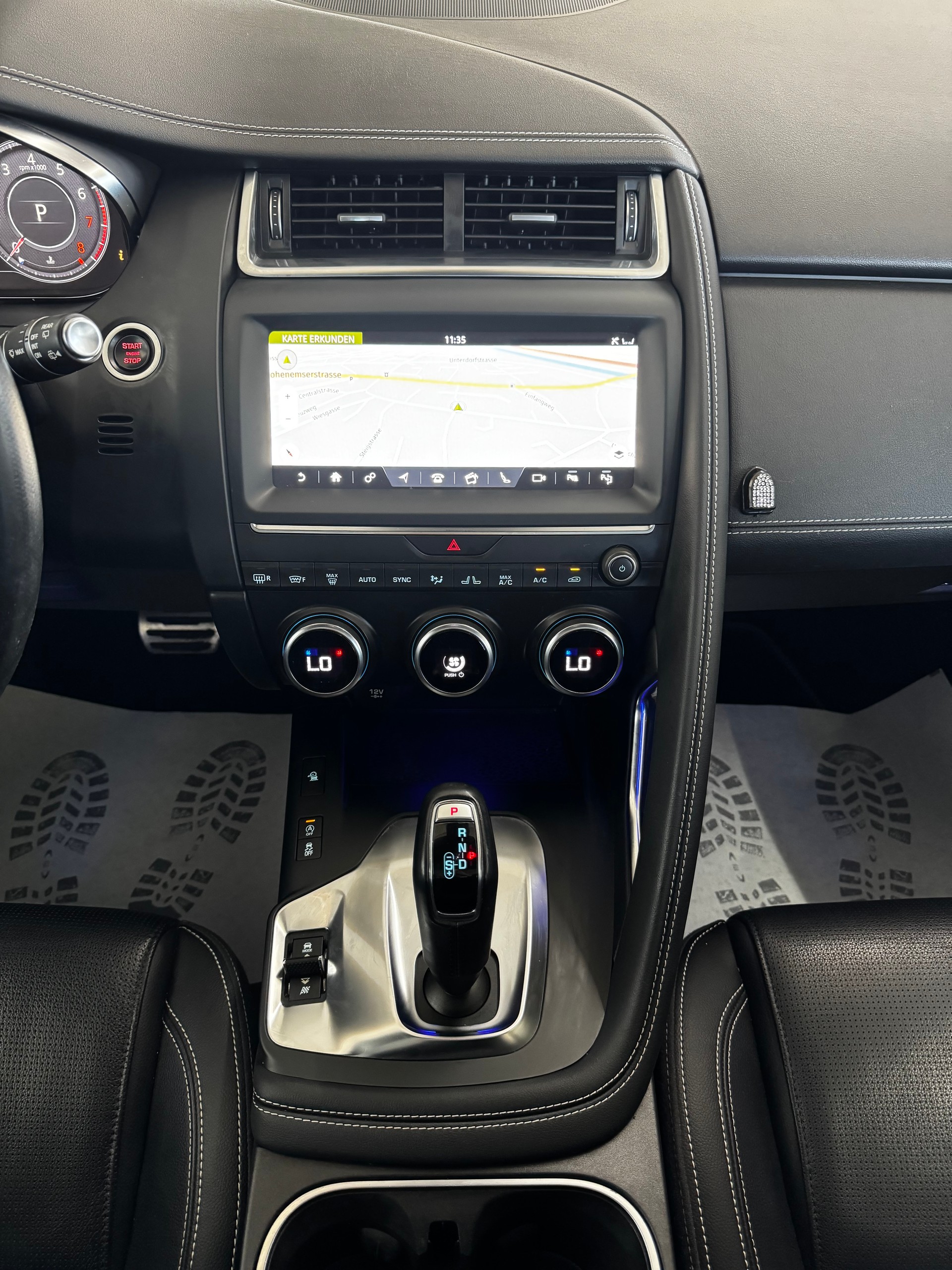 JAGUAR E-Pace 2.0 P250 R-Dynamic SE AWD Automatik-image-15