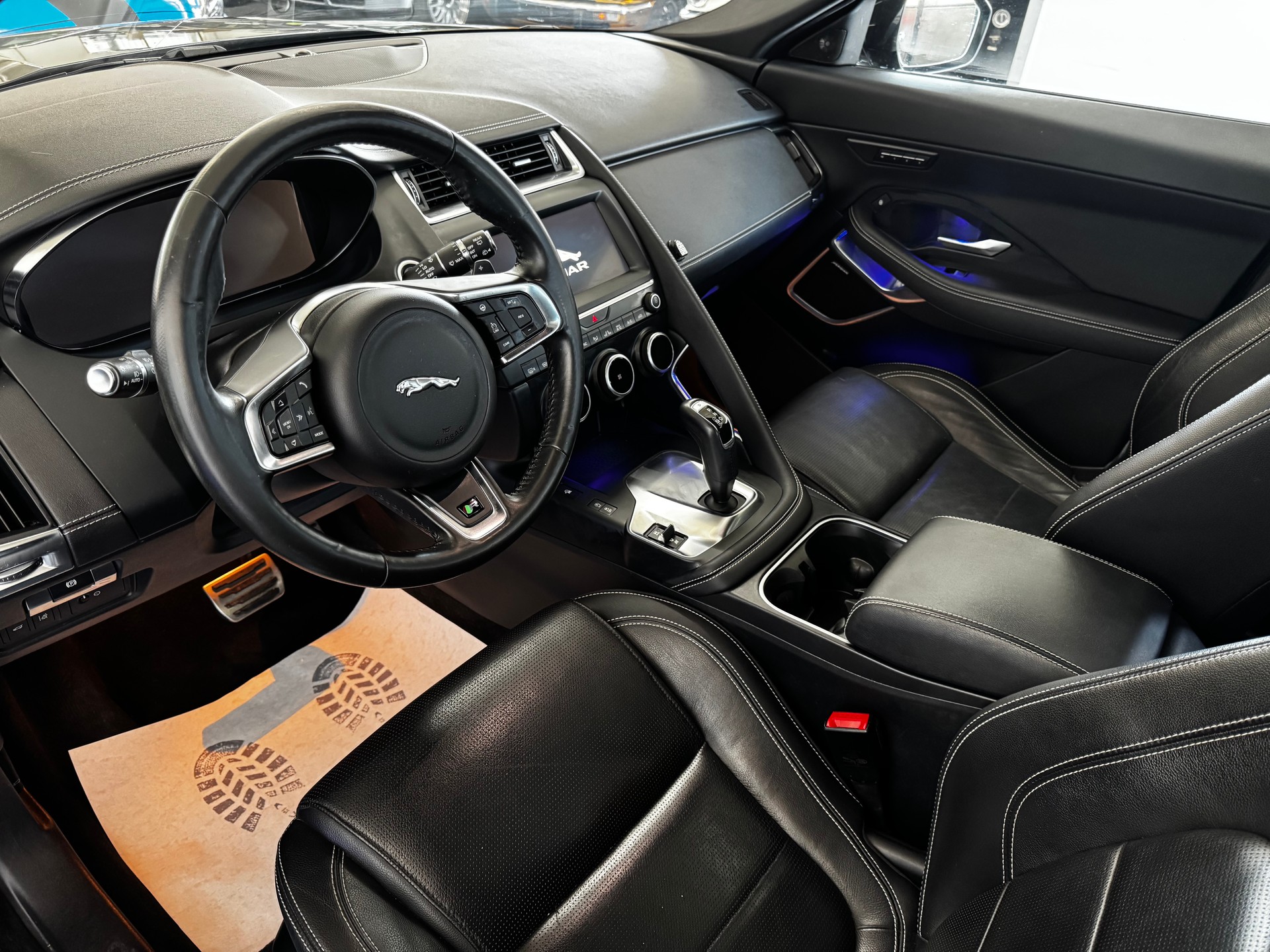 JAGUAR E-Pace 2.0 P250 R-Dynamic SE AWD Automatik-image-12