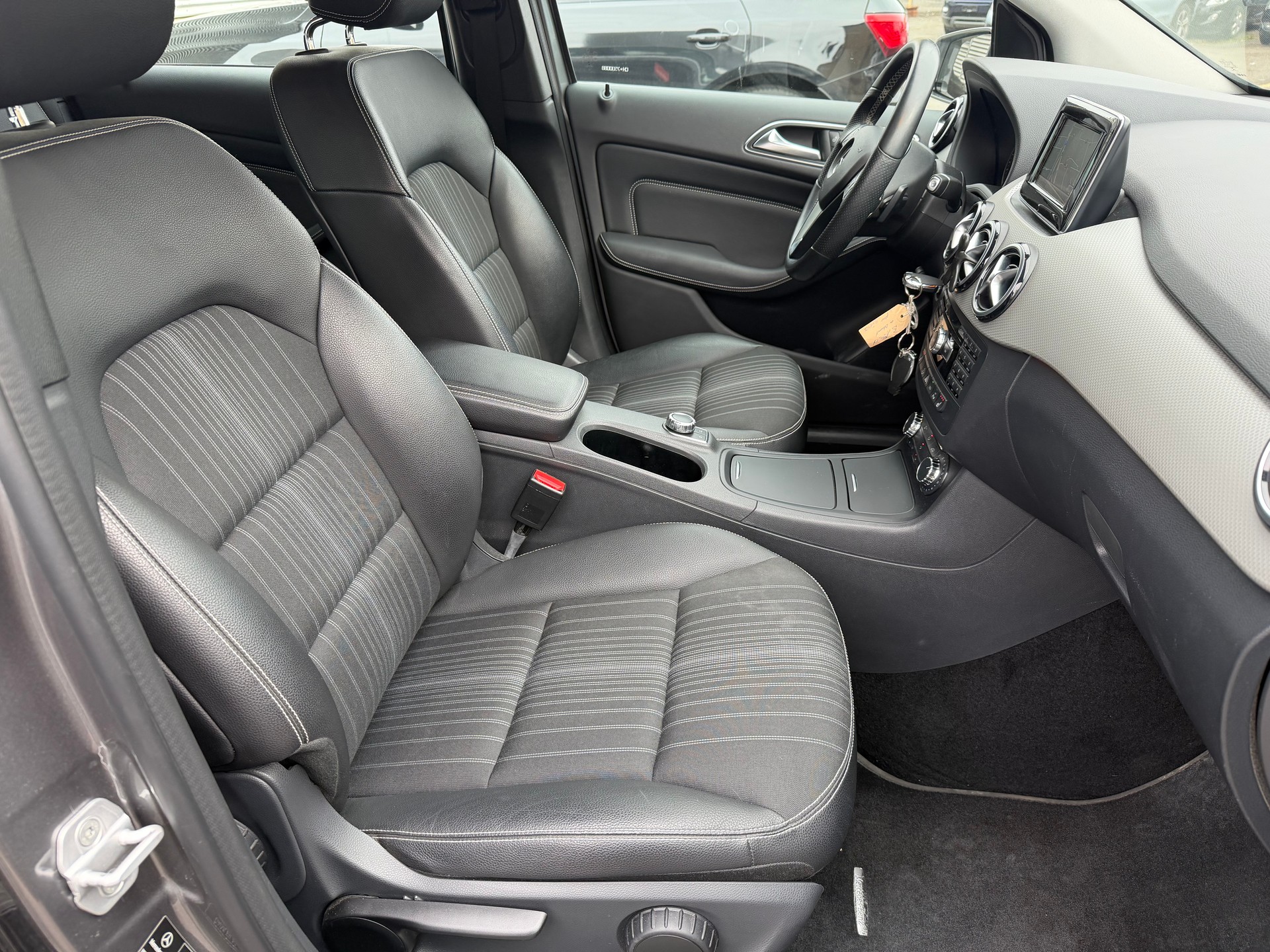 MERCEDES-BENZ B 180 CDI 7G-DCT-image-13
