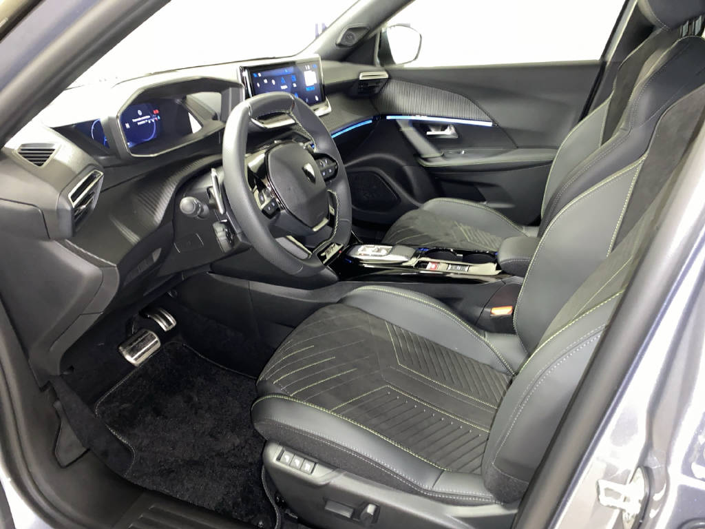 PEUGEOT 2008 1.2 Hybrid 145 GT-image-16