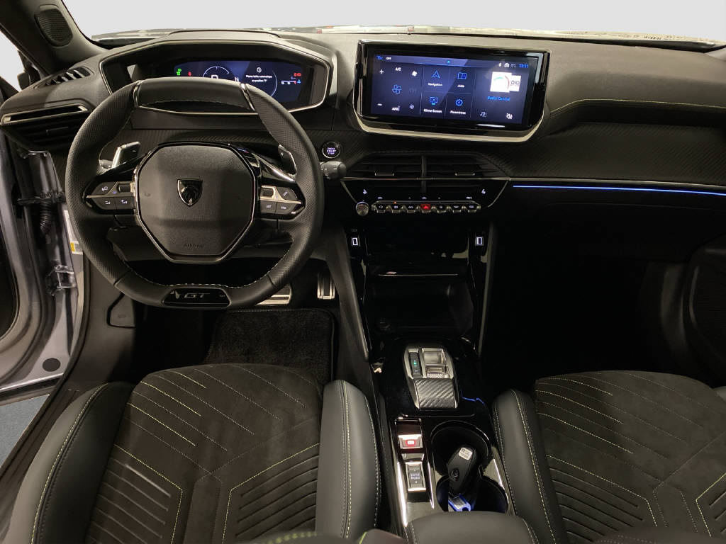 PEUGEOT 2008 1.2 Hybrid 145 GT-image-9