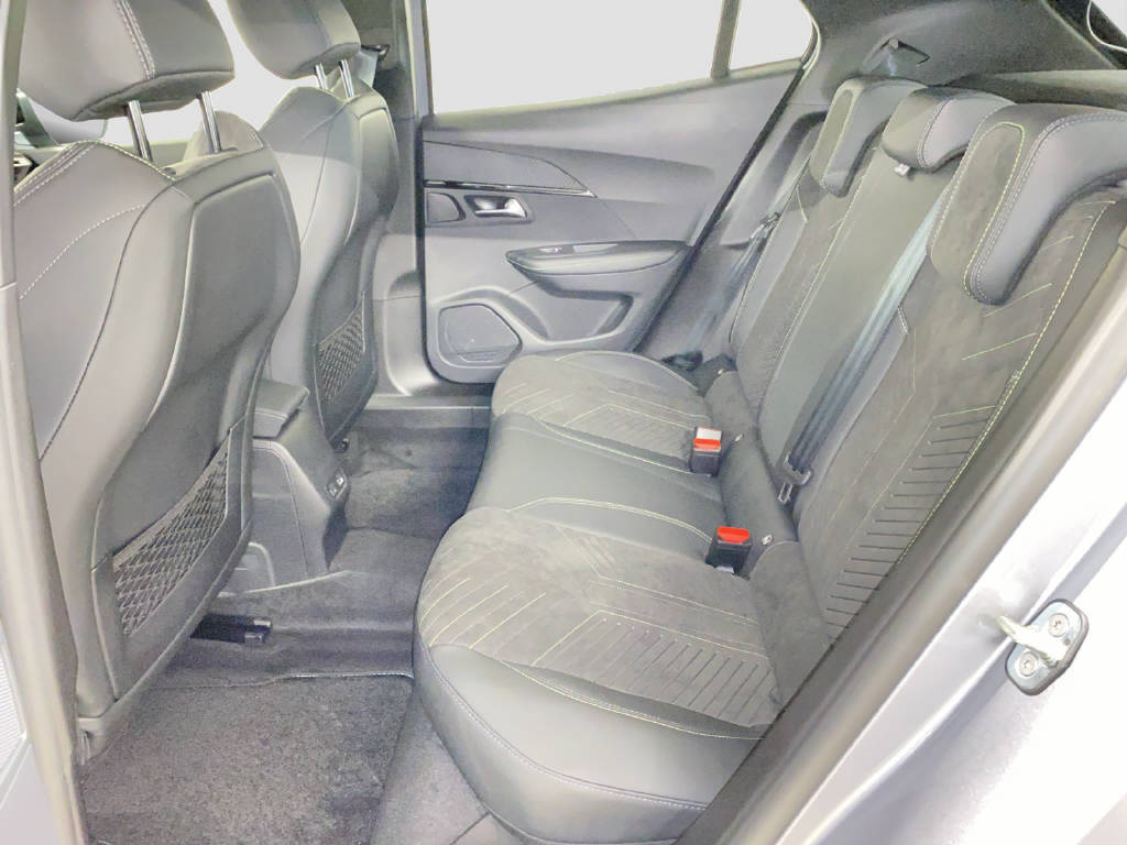PEUGEOT 2008 1.2 Hybrid 145 GT-image-12
