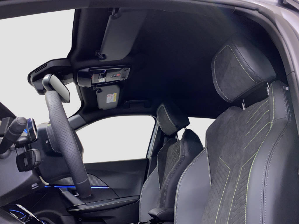 PEUGEOT 2008 1.2 Hybrid 145 GT-image-6