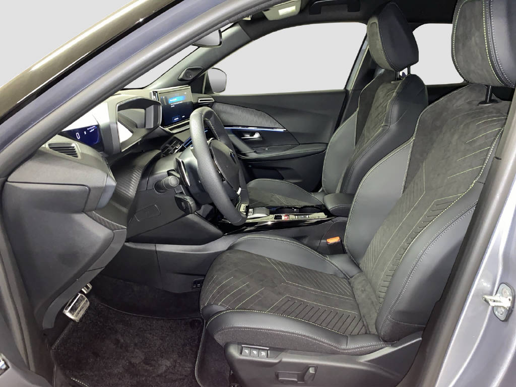 PEUGEOT 2008 1.2 Hybrid 145 GT-image-5