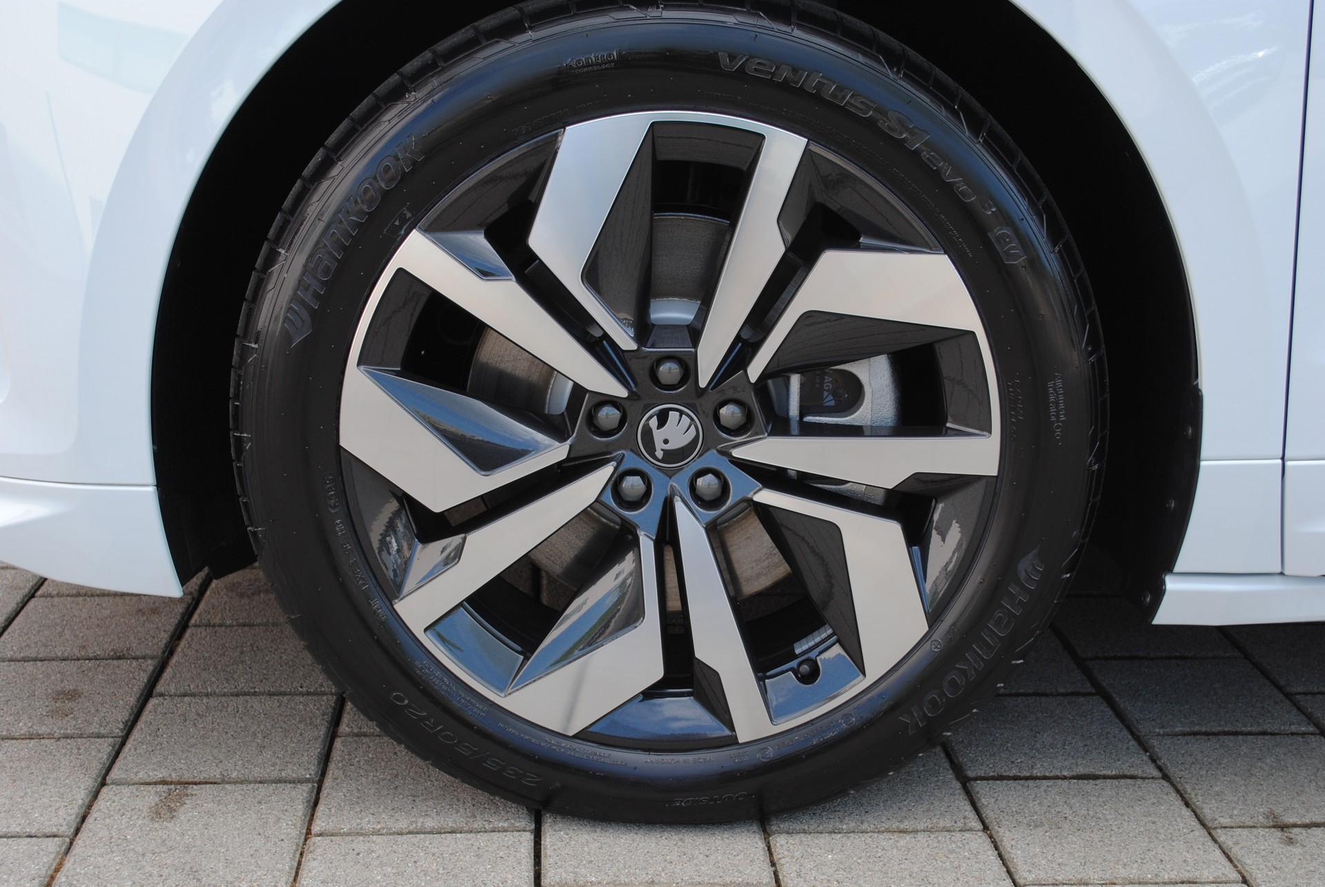 SKODA Enyaq 85x Sportline 4x4-image-20