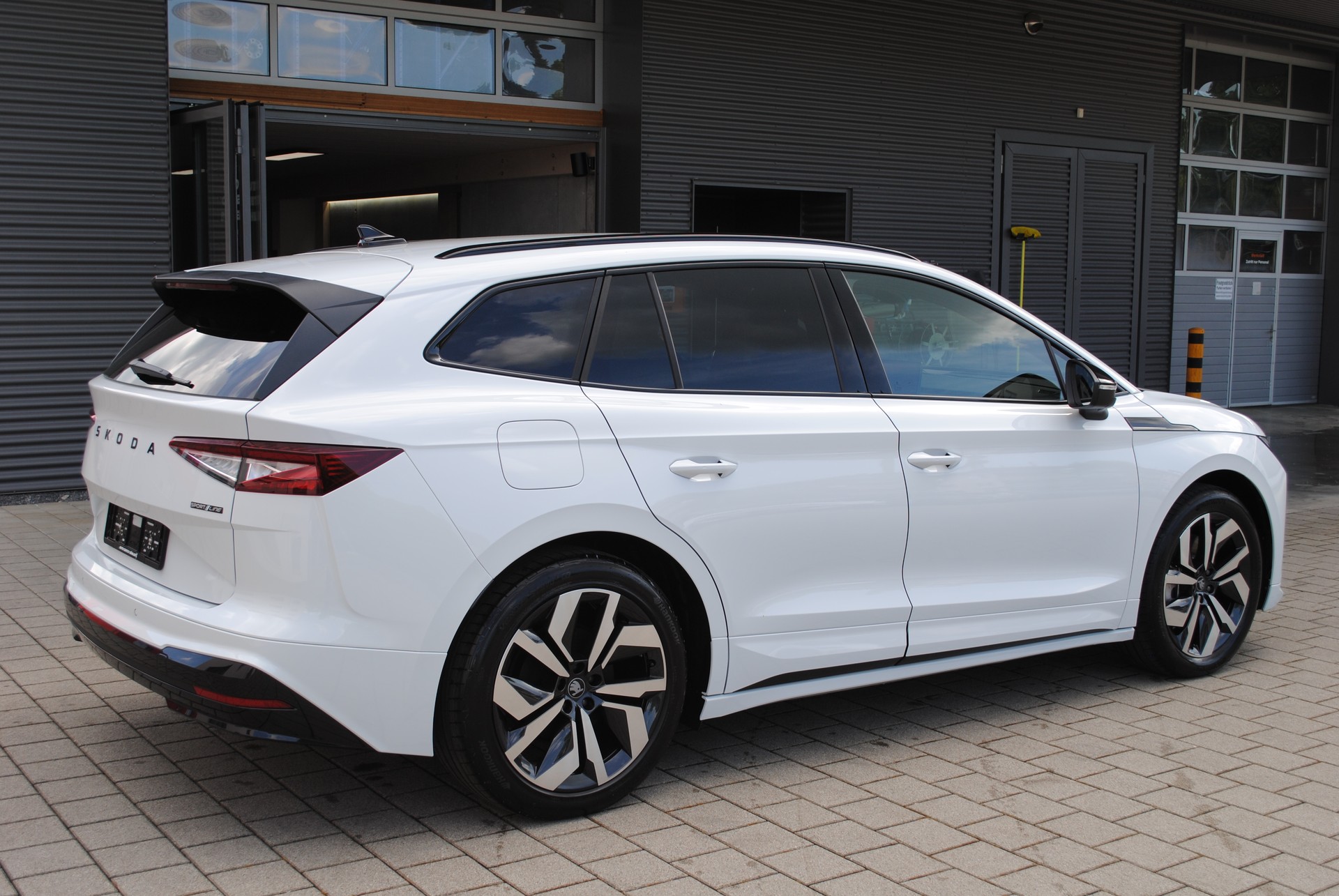 SKODA Enyaq 85x Sportline 4x4-image-8