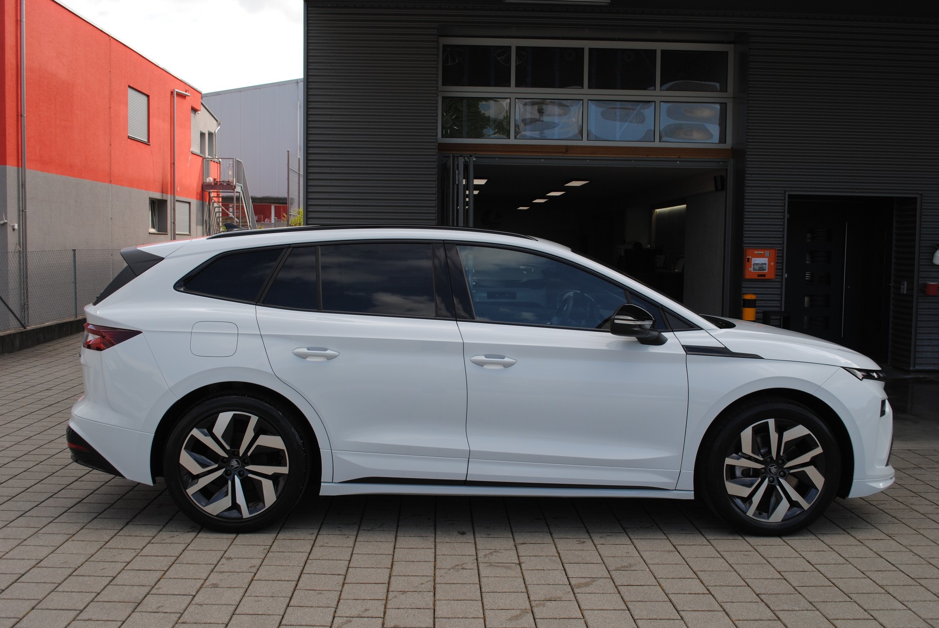 SKODA Enyaq 85x Sportline 4x4-image-9