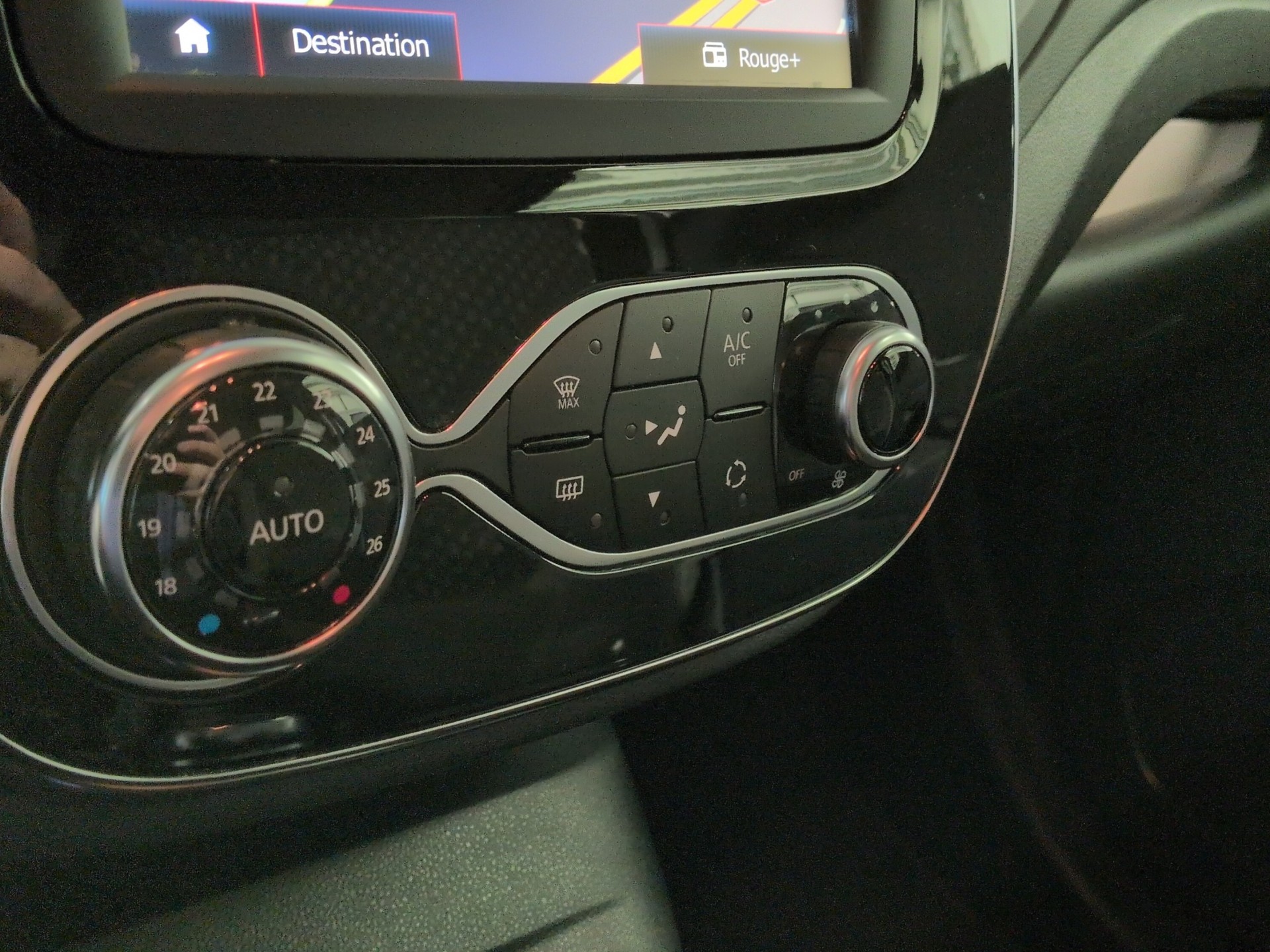 RENAULT Captur 1.2 T 16V Intens-image-15
